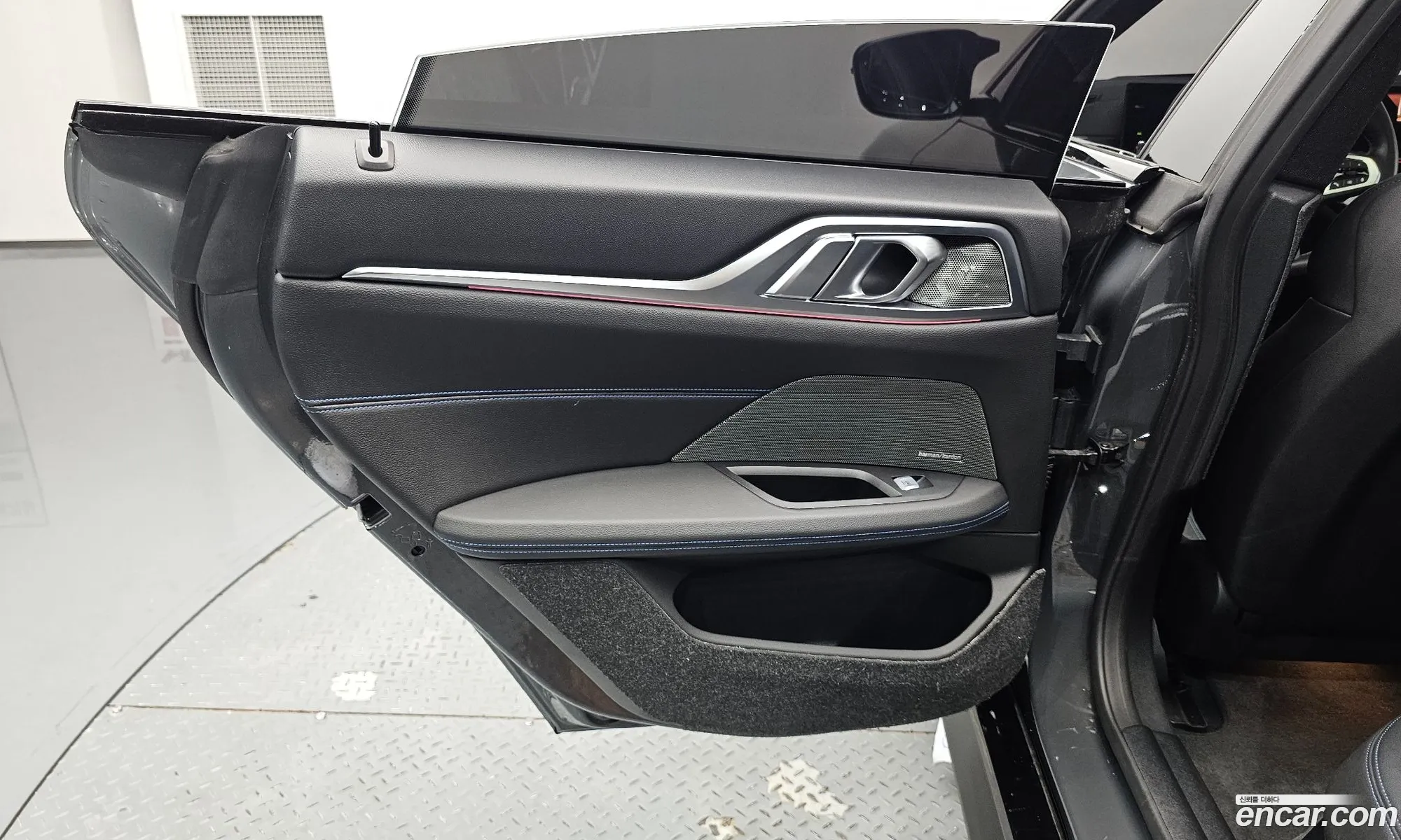BMW i4 2023 WBY31AW01PFP63870 — 3