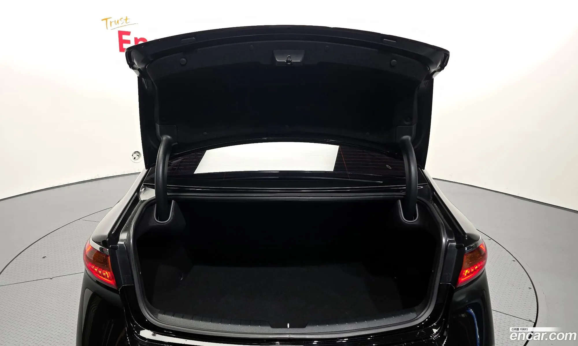 Kia K7 2016 — 32
