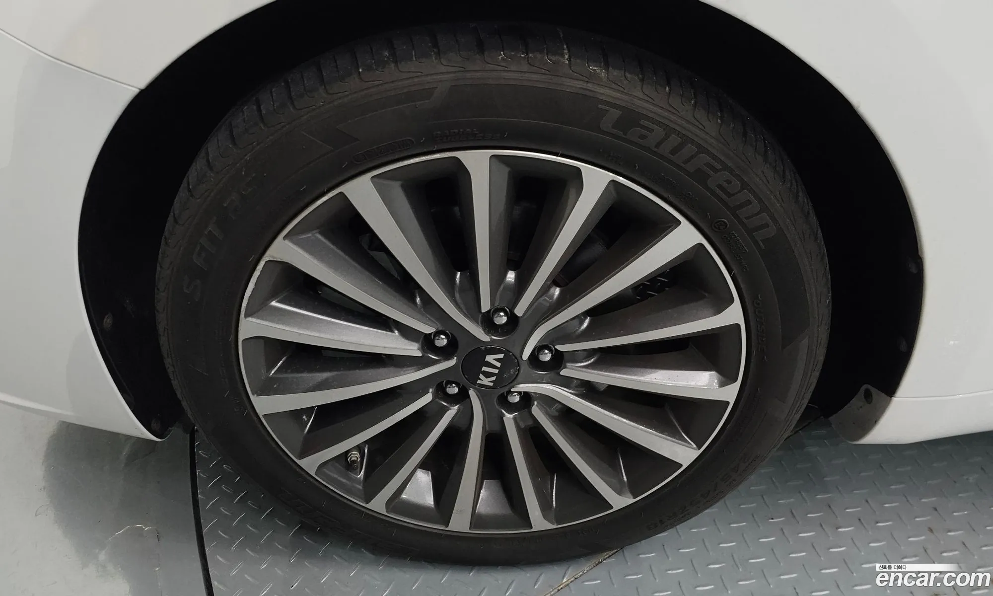 Kia K7 2016 KNALB415BGA039674 — 13