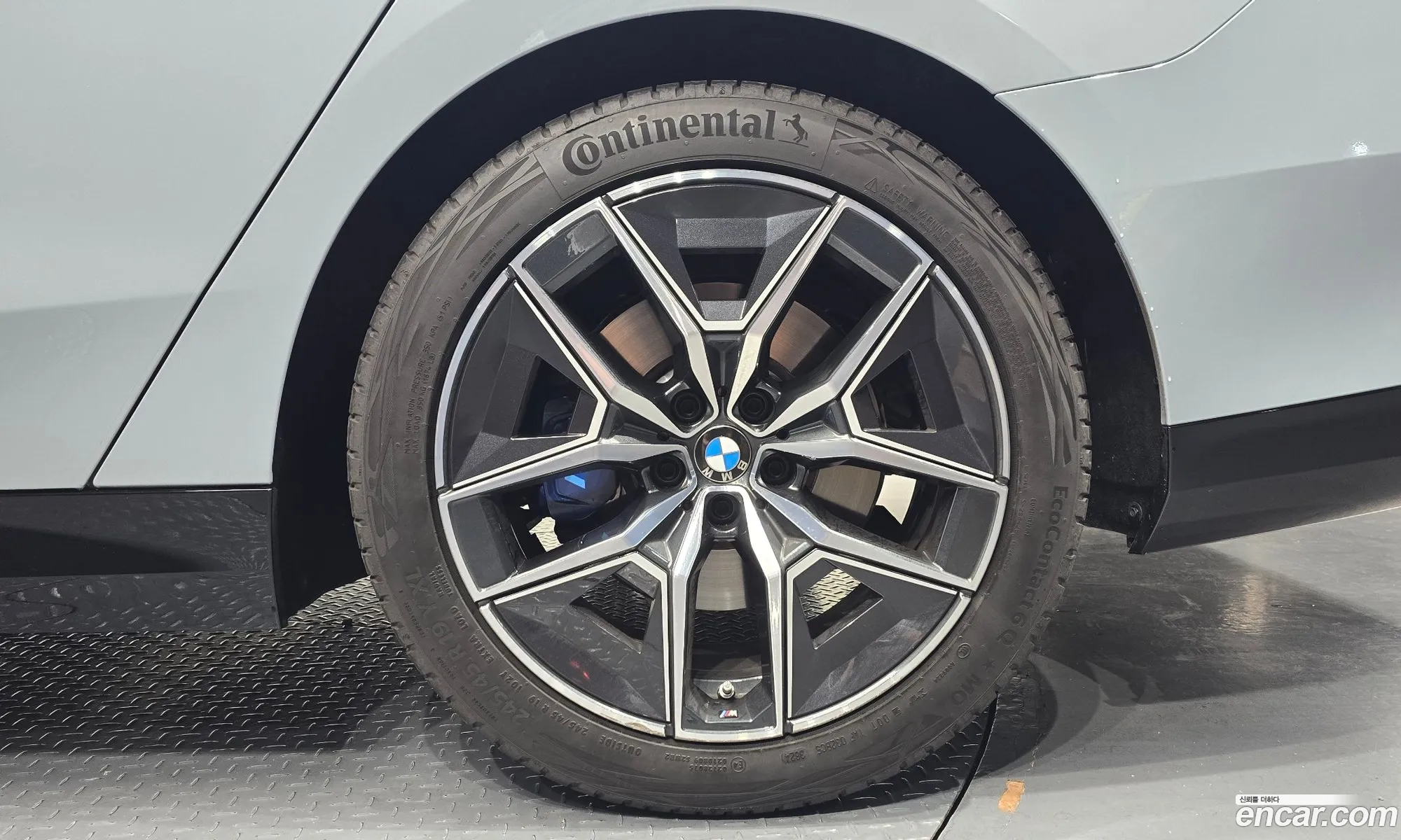 BMW 5 Series 2025 WBA21FJ08SCU19235 — 21