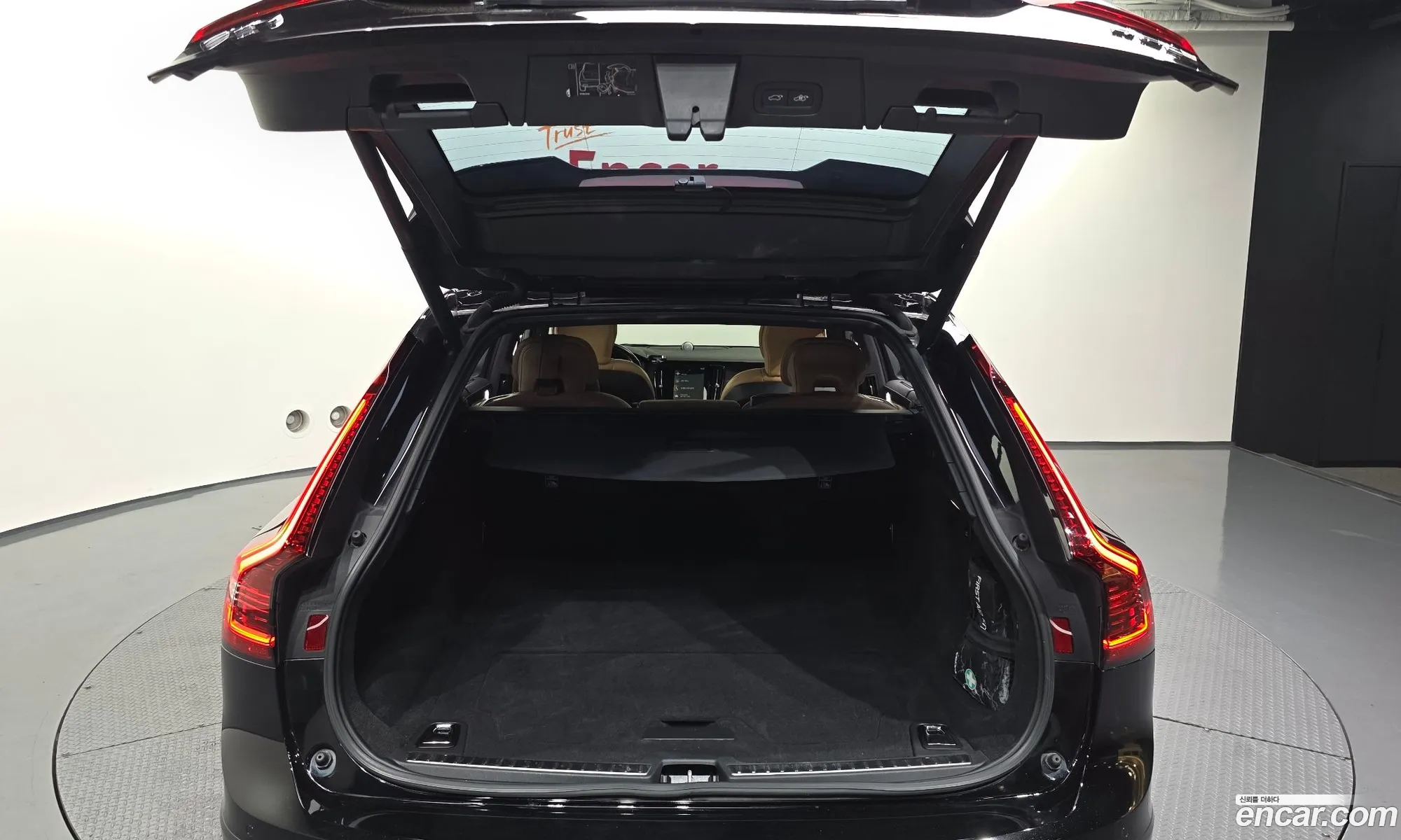 Volvo V90 Cross Country 2020 — 17
