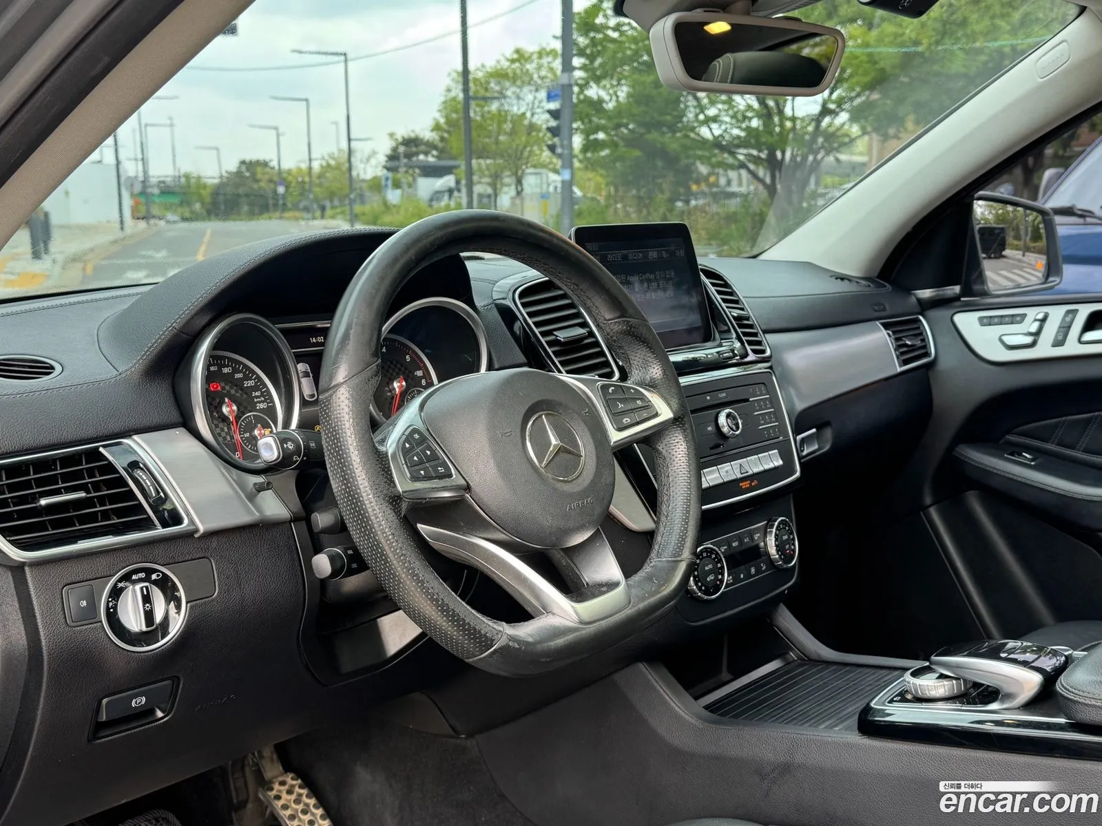 Mercedes-Benz GLE-Class W166 2017 — 12