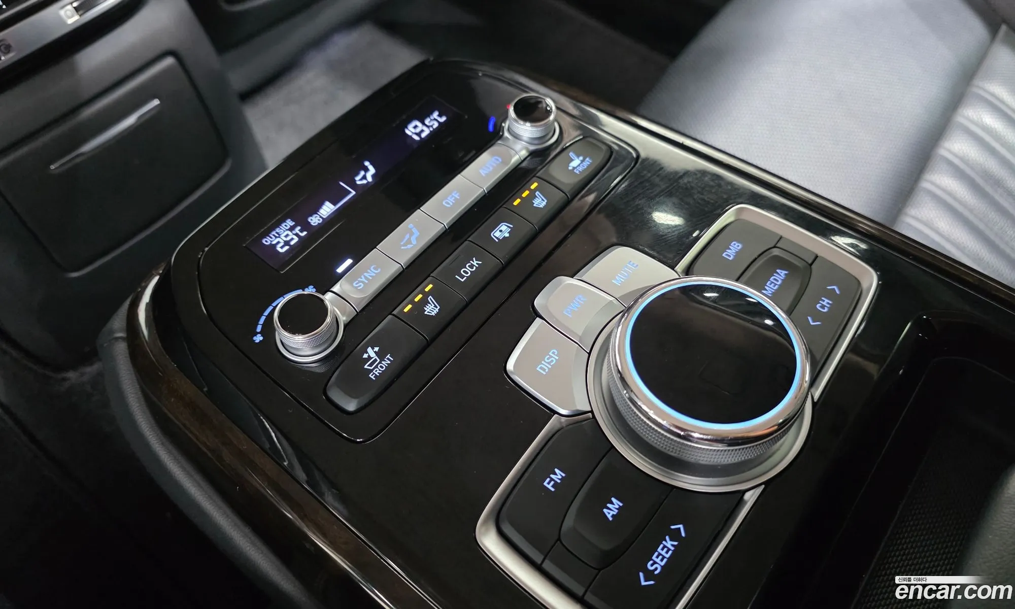 Genesis G90 2019 KMHG141DDLU077477 — 3