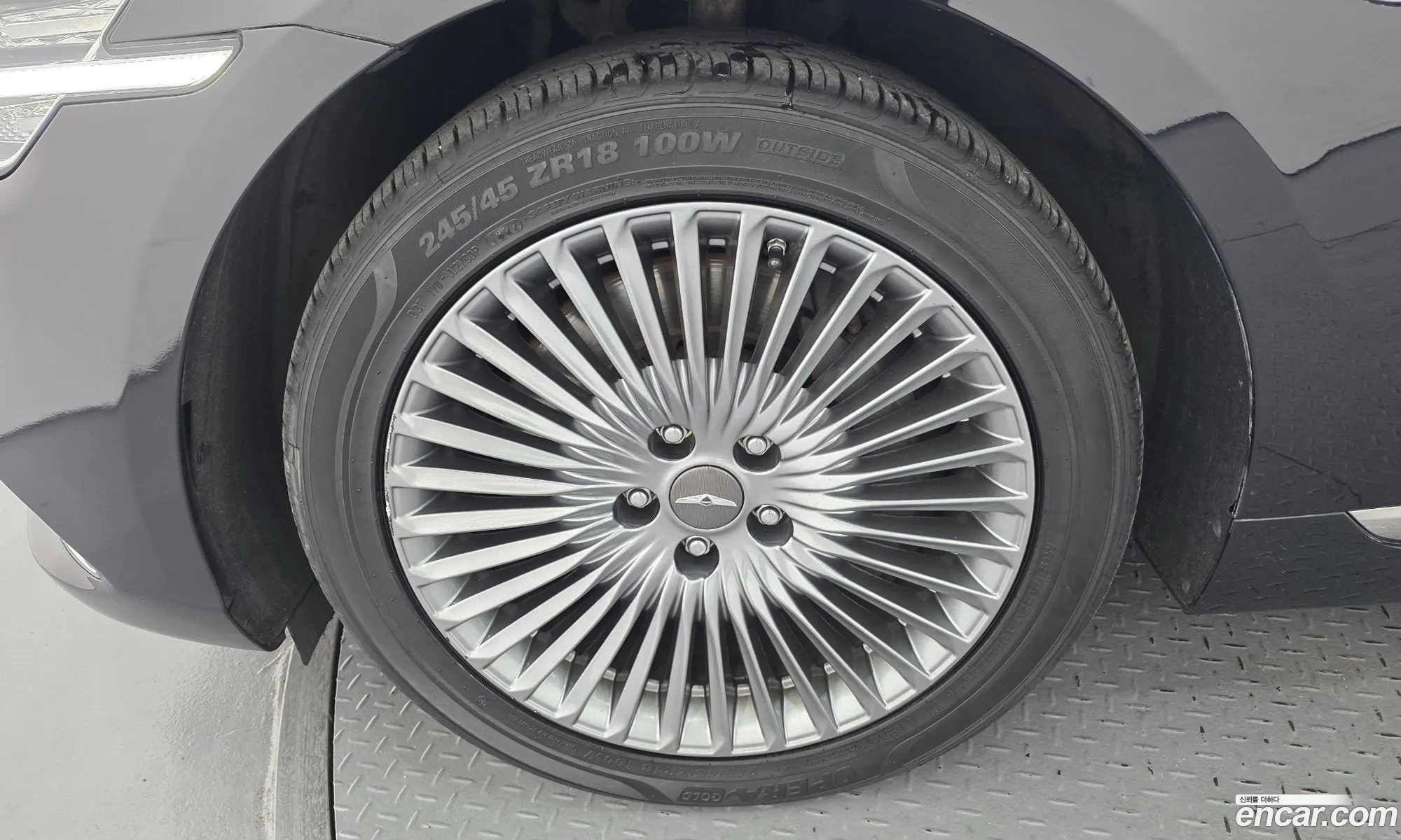 Genesis G90 2019 KMHG141DDLU077477 — 10