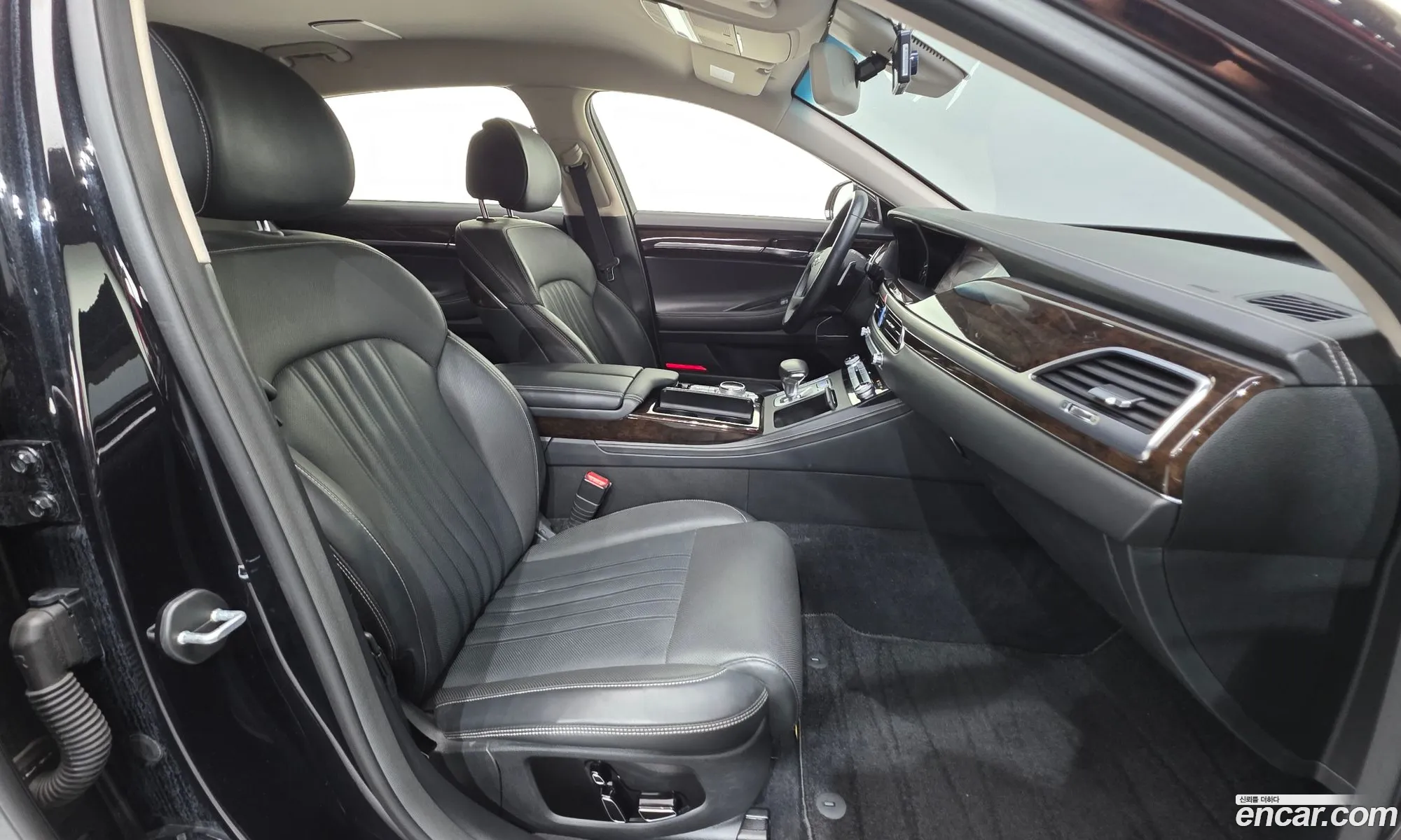 Genesis G90 2019 KMHG141DDLU077477 — 5