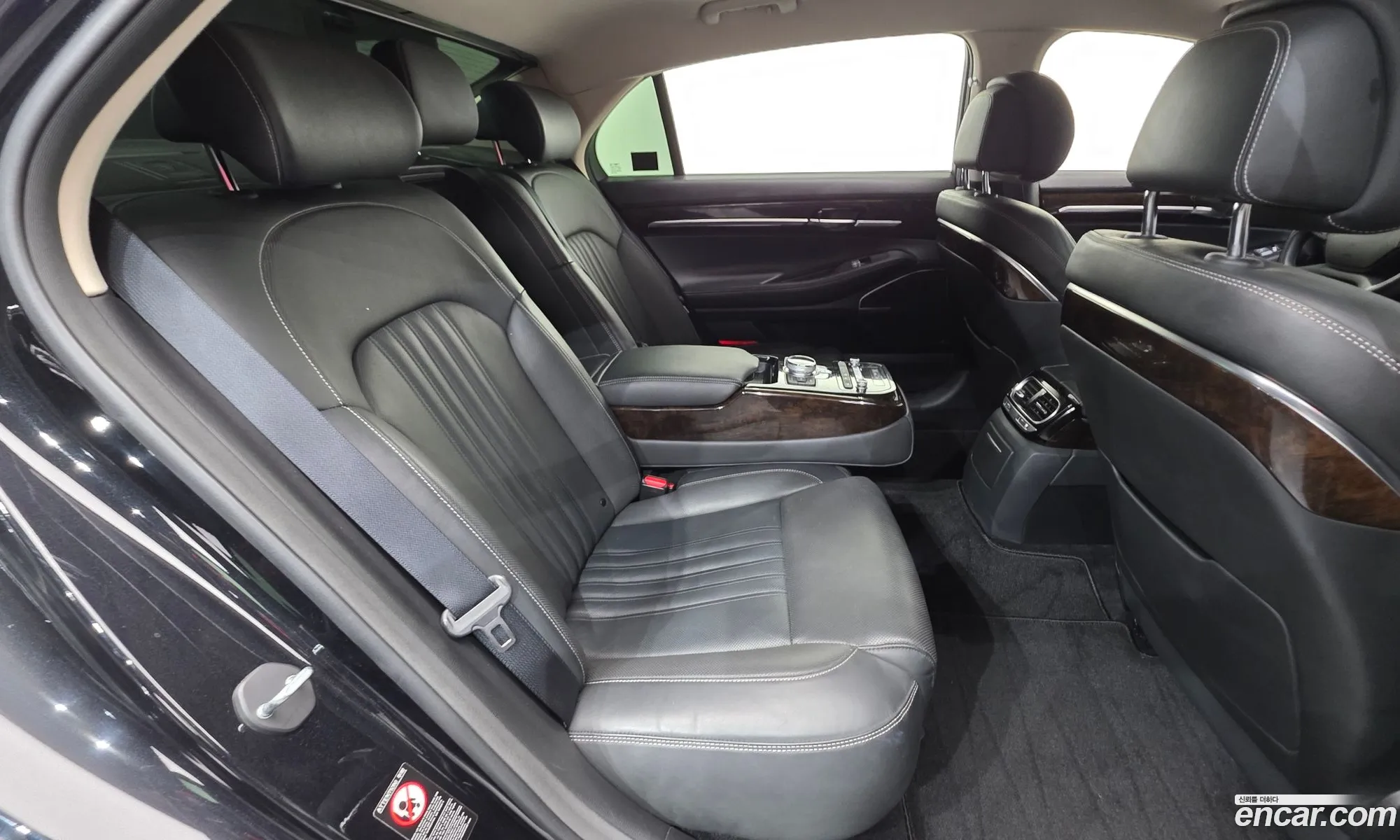 Genesis G90 2019 KMHG141DDLU077477 — 9