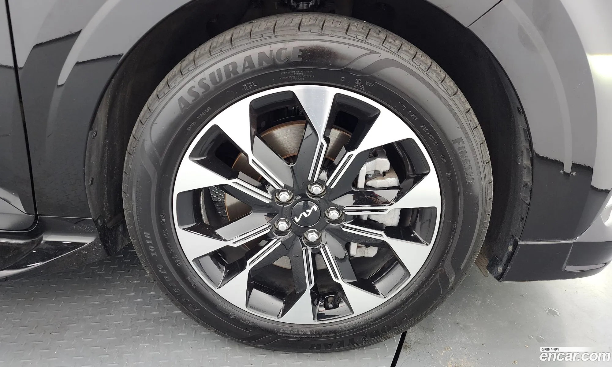 Kia Carnival 2023 KNANB813BPS304409 — 25