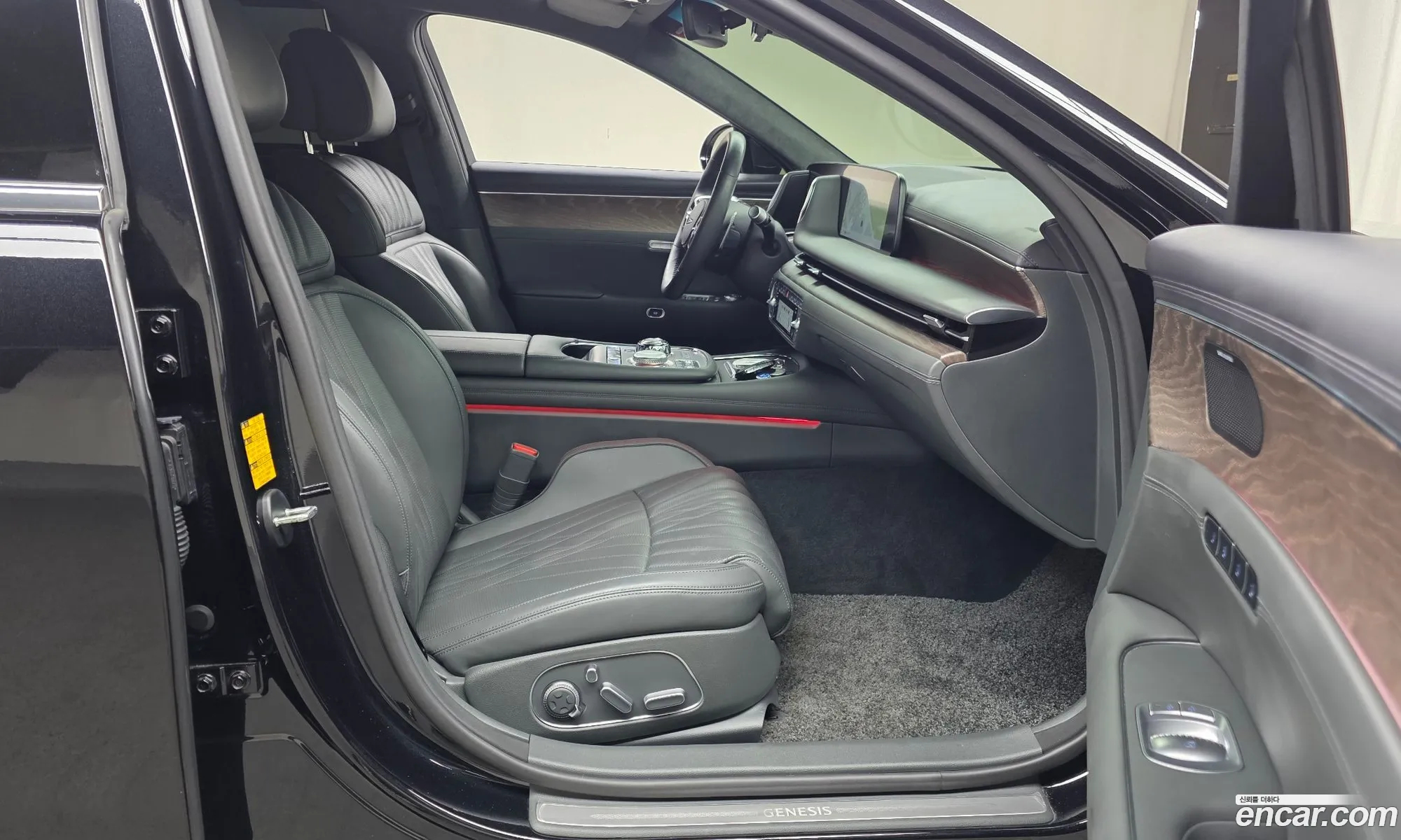 Genesis G90 2022 KMTFA41DDNU008294 — 30