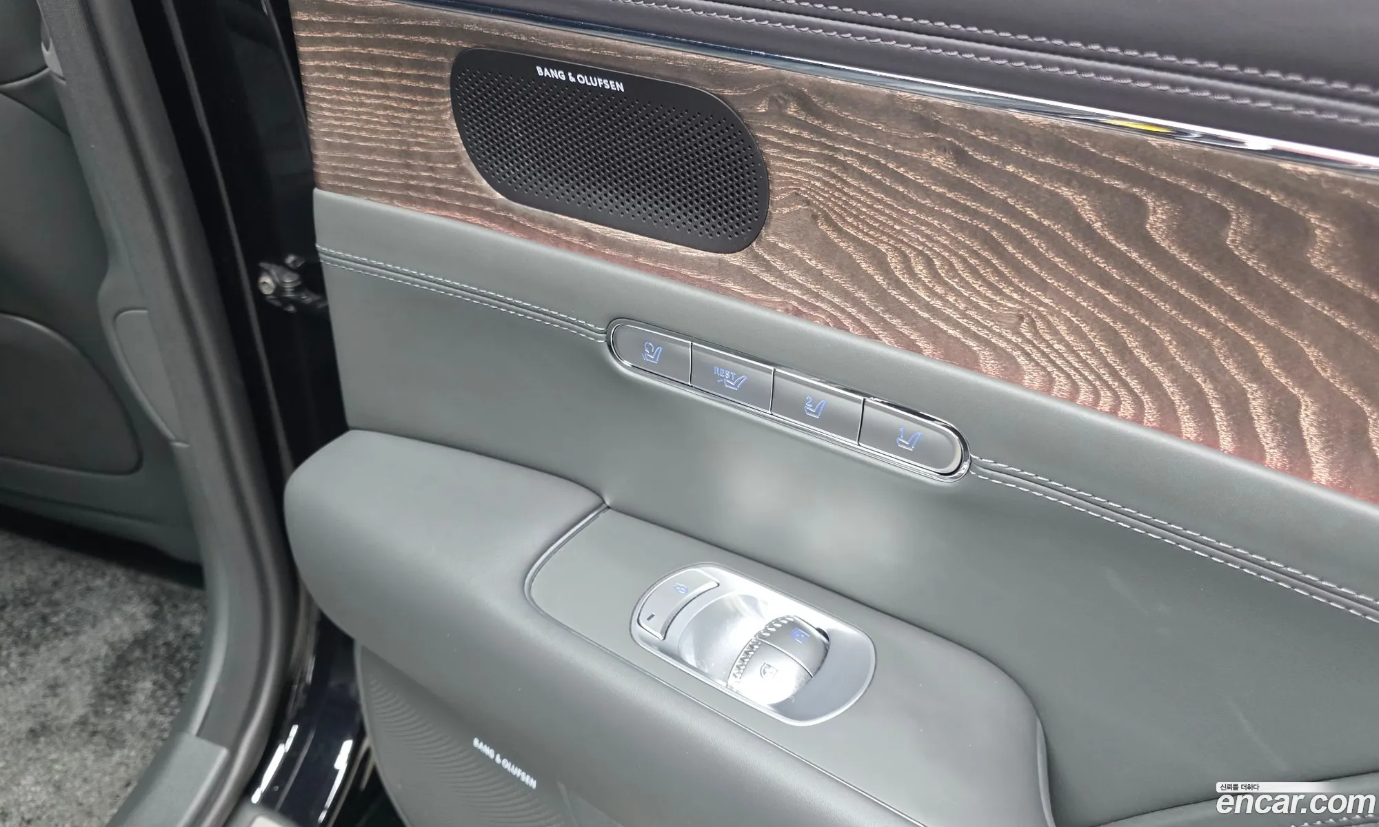 Genesis G90 2022 KMTFA41DDNU008294 — 22