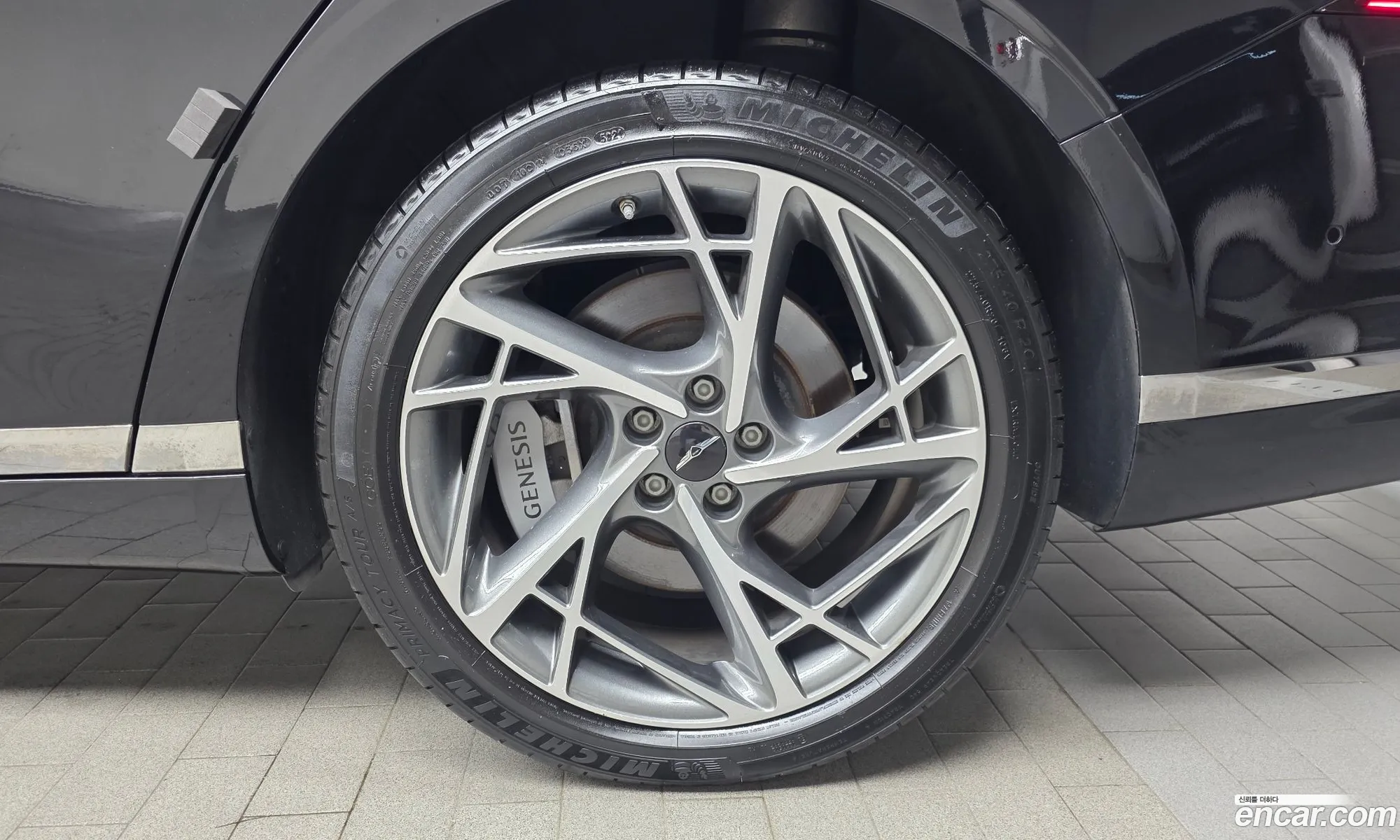 Genesis G90 2022 KMTFA41DDNU008294 — 2