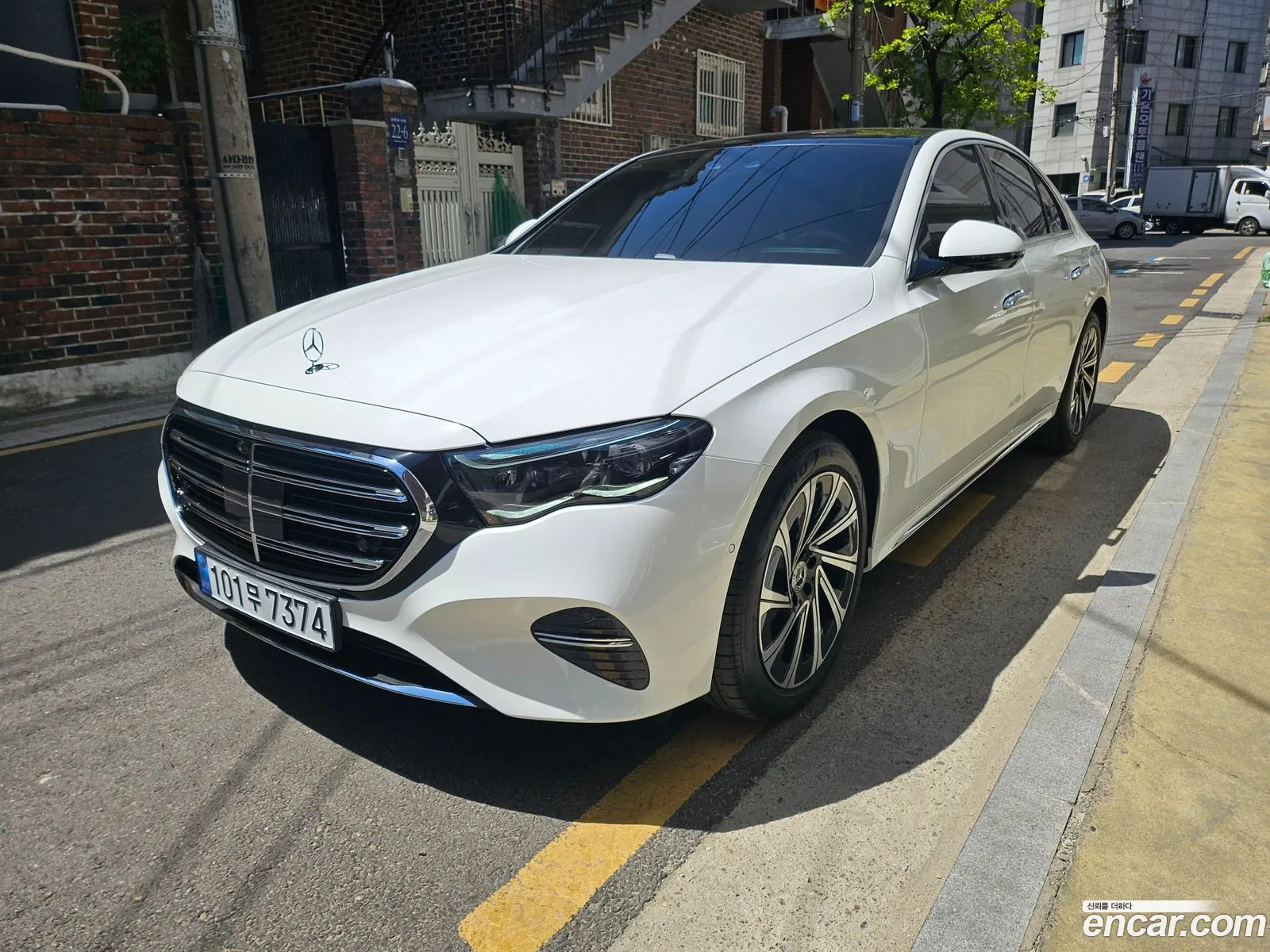 Mercedes-Benz E-Class W214 2026 — 17