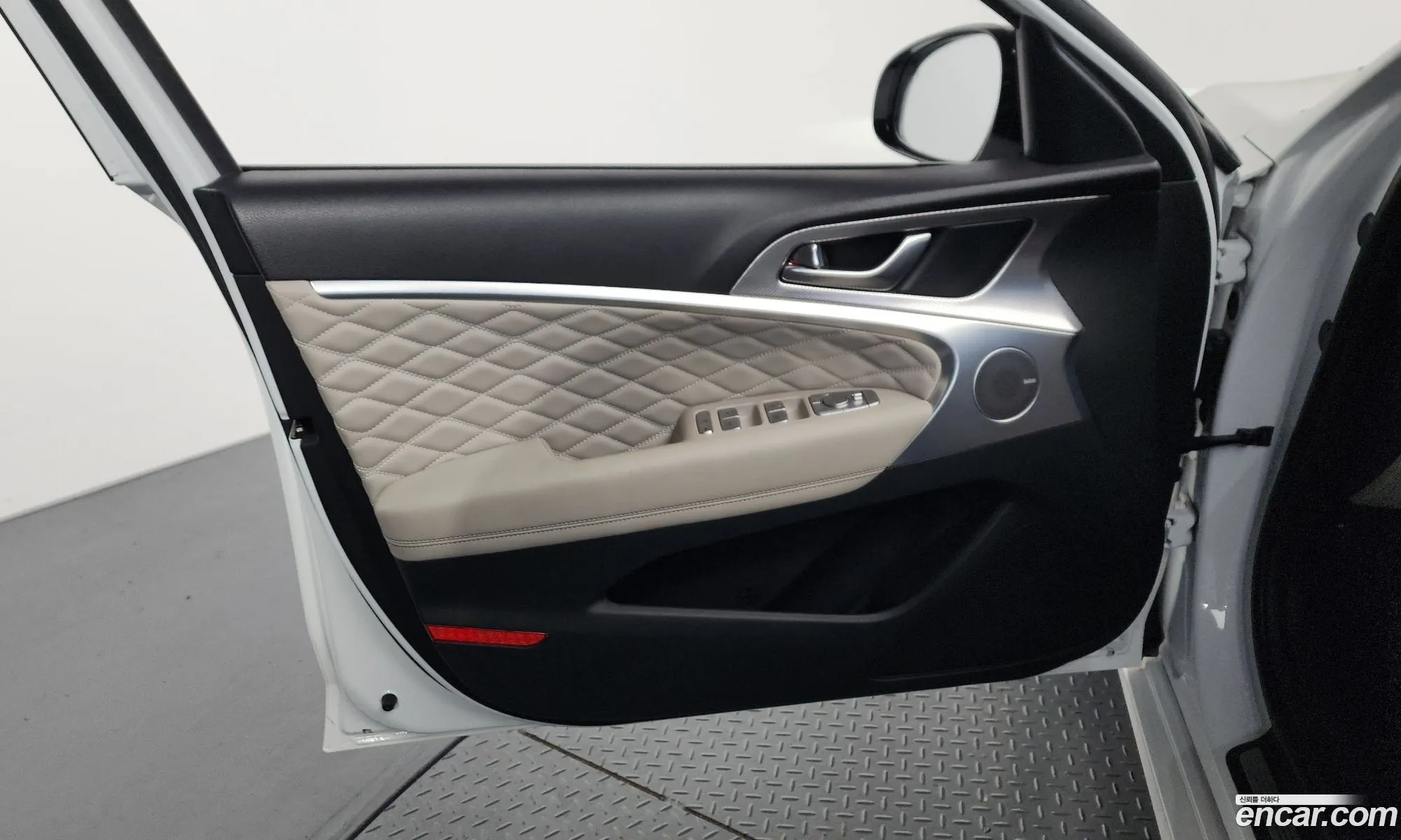Genesis G70 2021 KMTG341ADMU083706 — 10