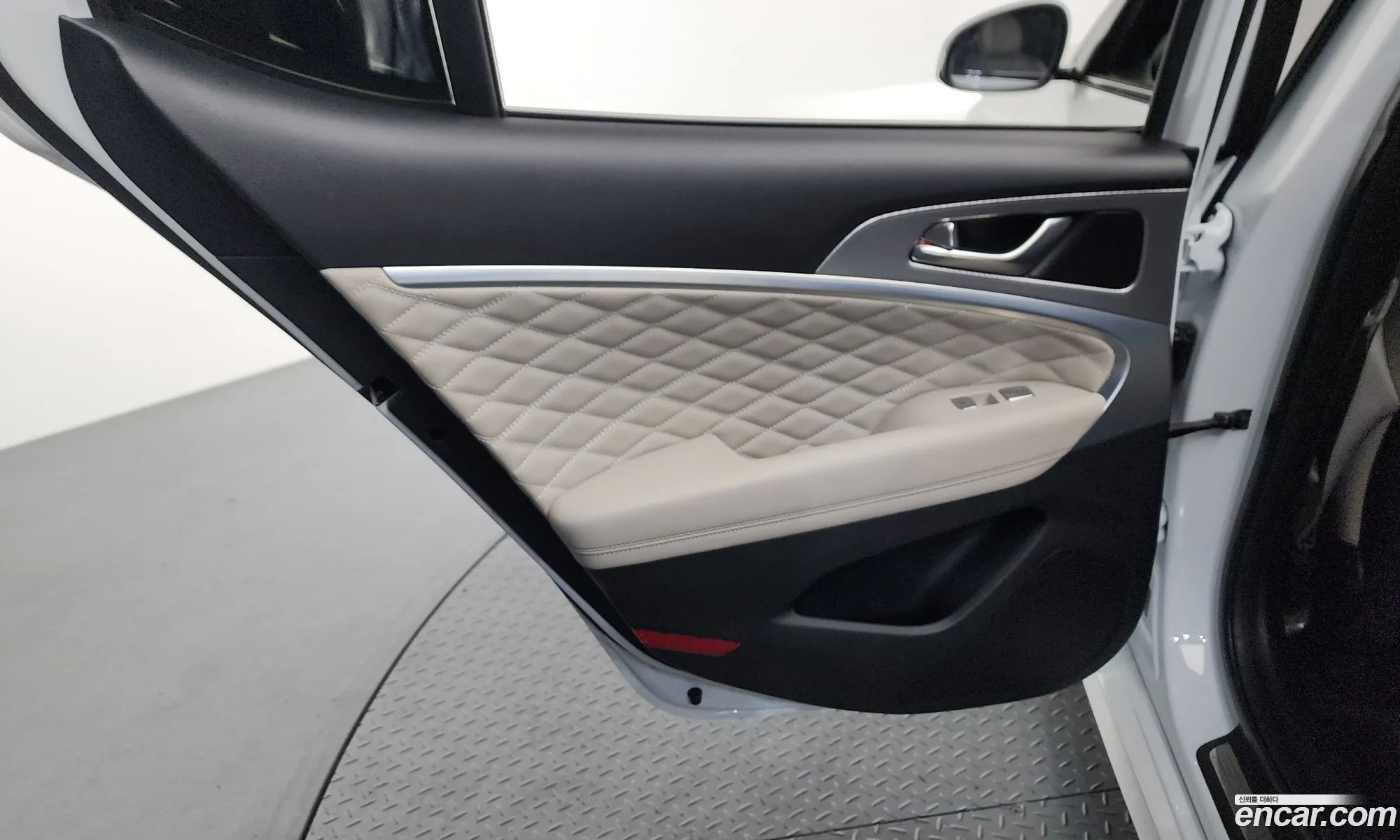 Genesis G70 2021 KMTG341ADMU083706 — 34