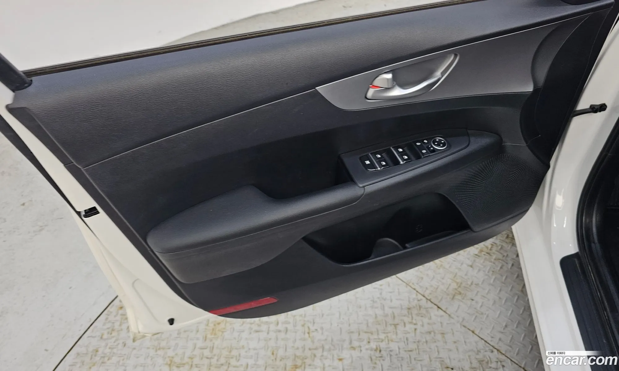 Kia K3 2023 KNAF141BEPA958531 — 3