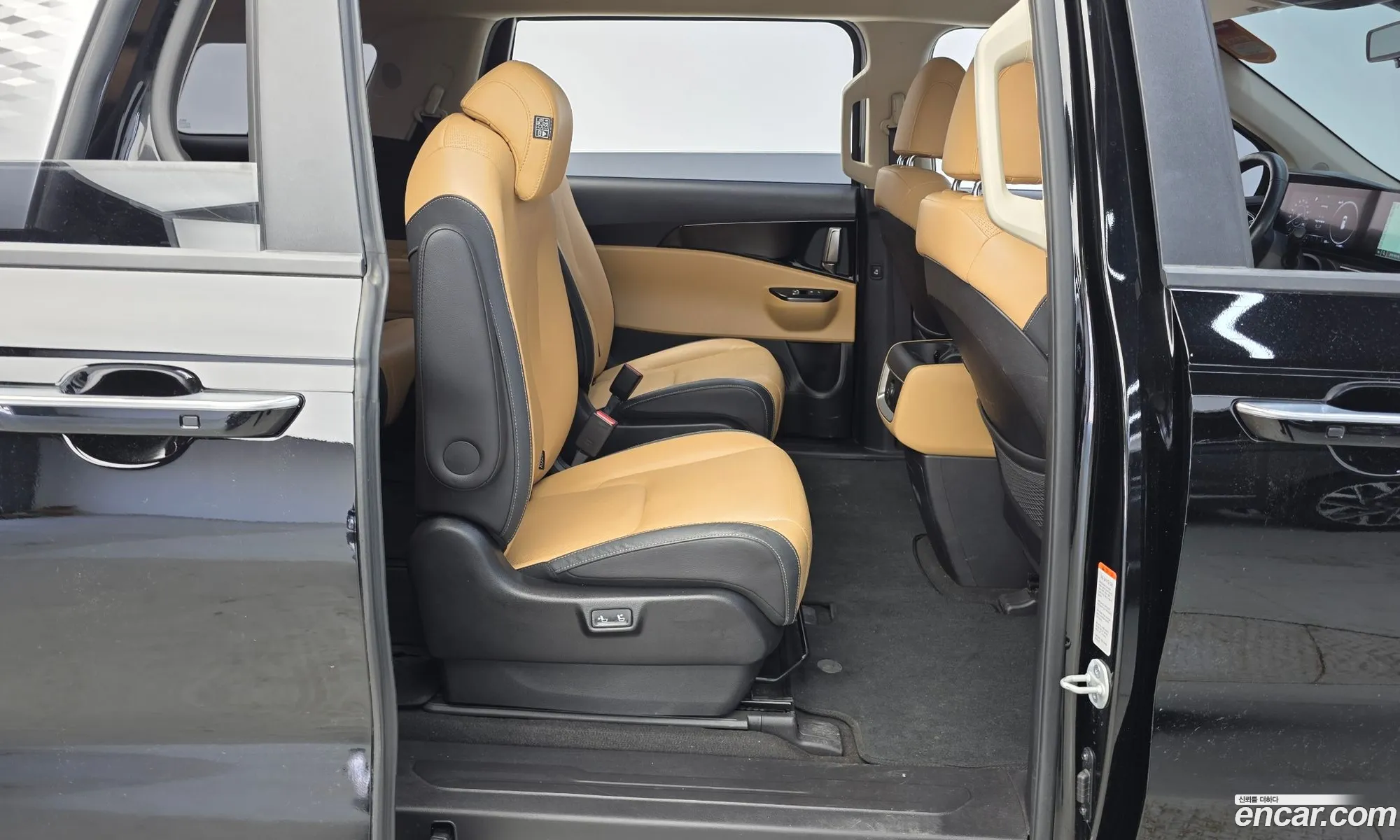 Kia Carnival 2022 KNANB81BBPS197902 — 10