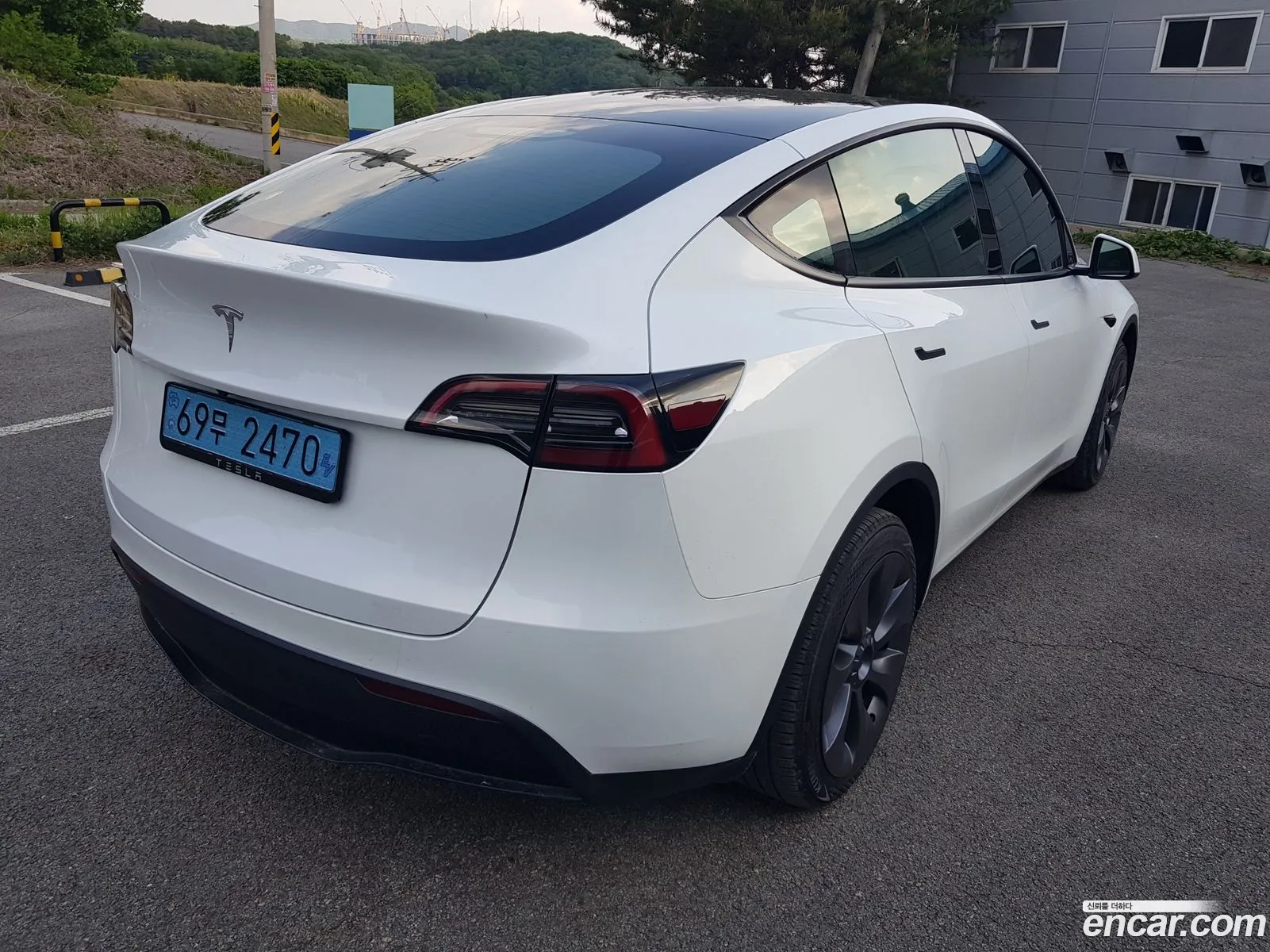 Tesla Model Y 2025 — 10