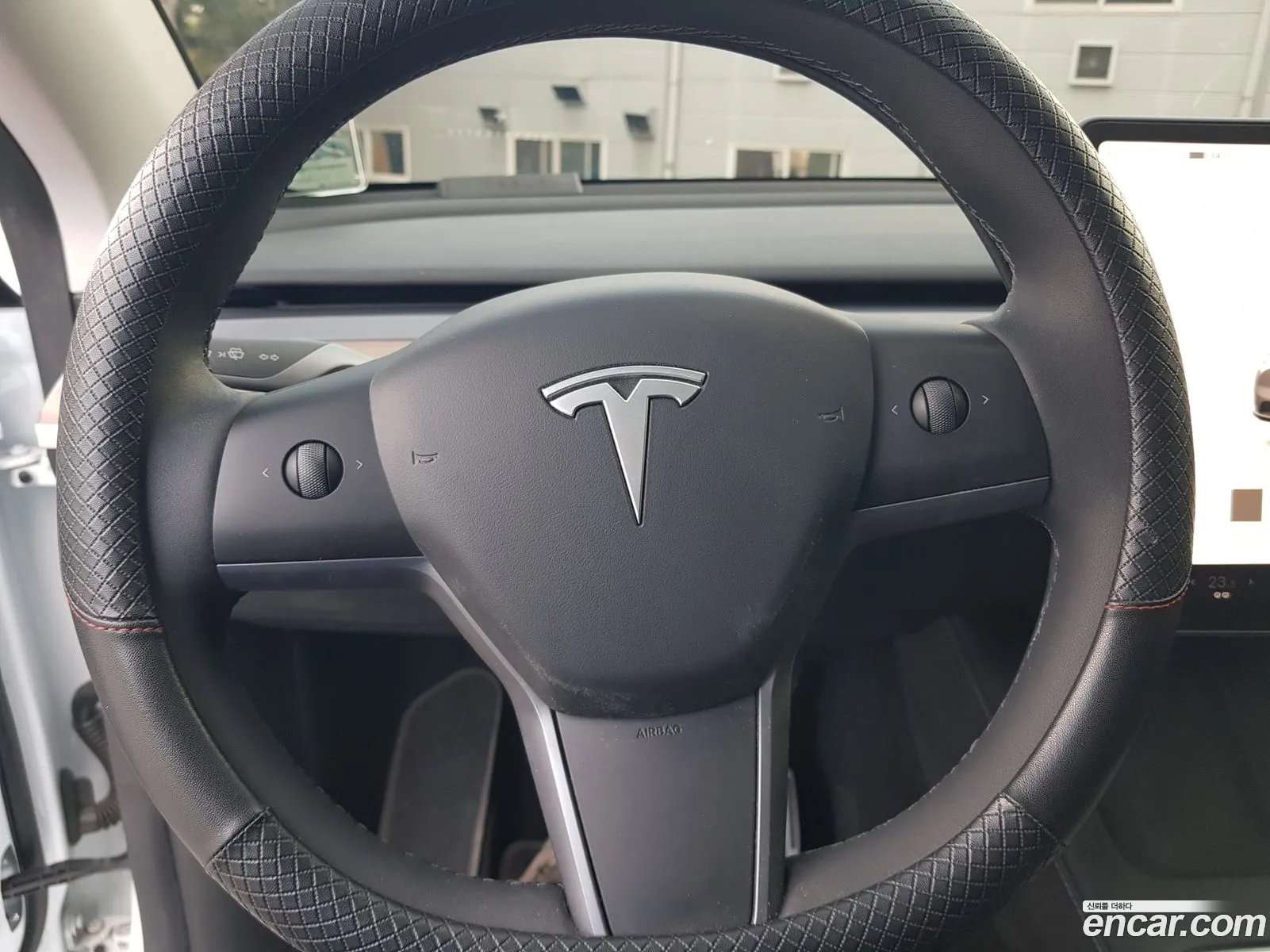 Tesla Model Y 2025 — 19