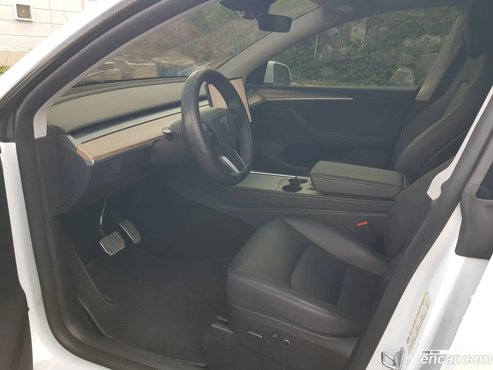Tesla Model Y 2025 — 4