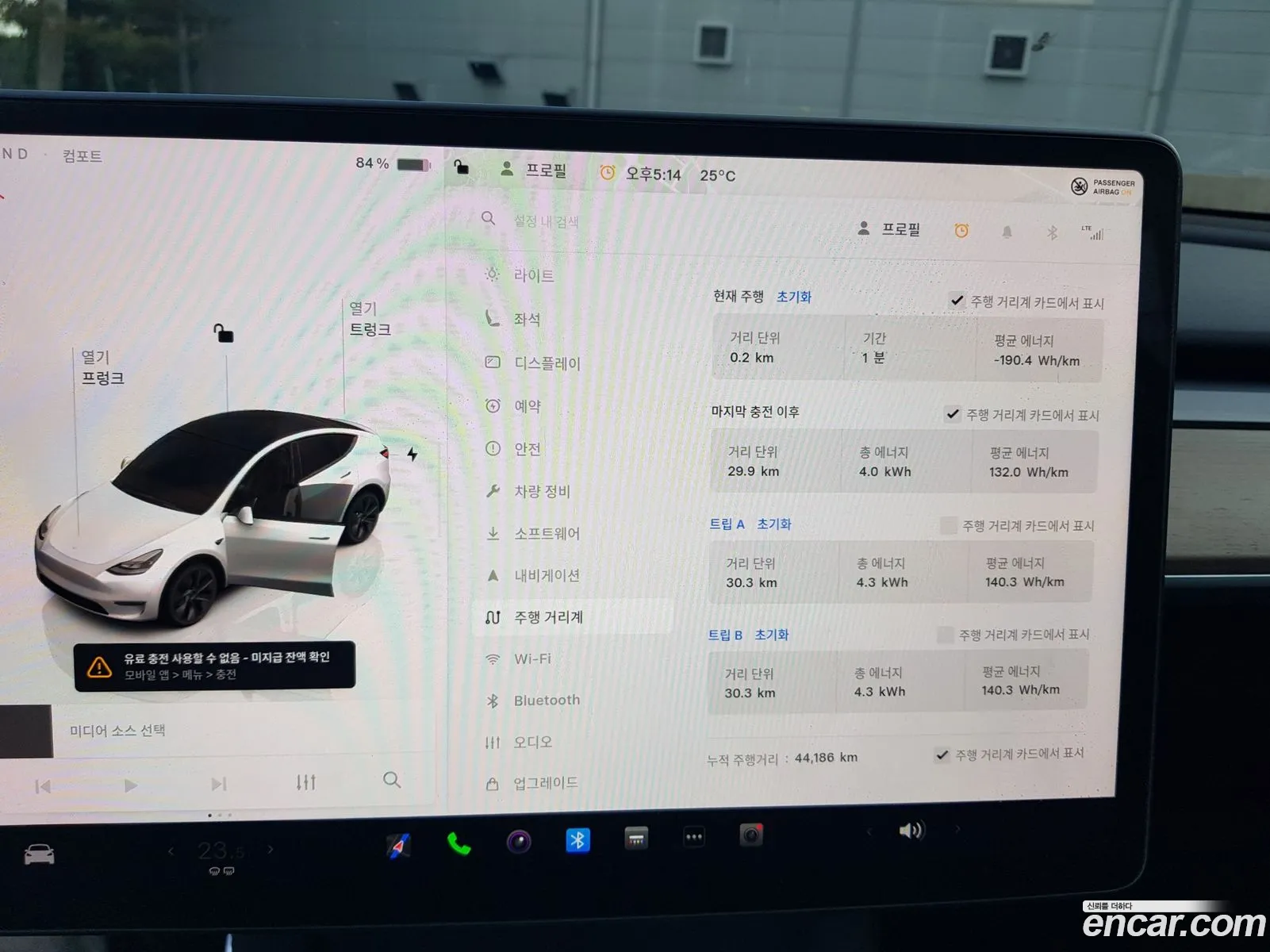 Tesla Model Y 2025 — 7