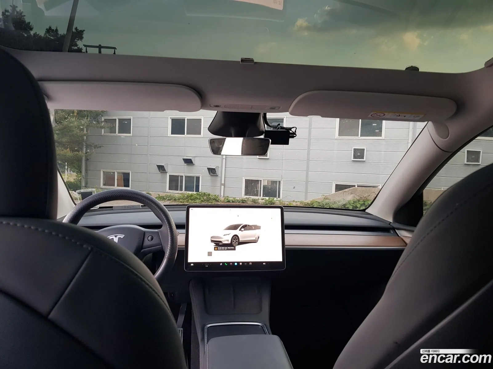 Tesla Model Y 2025 — 5