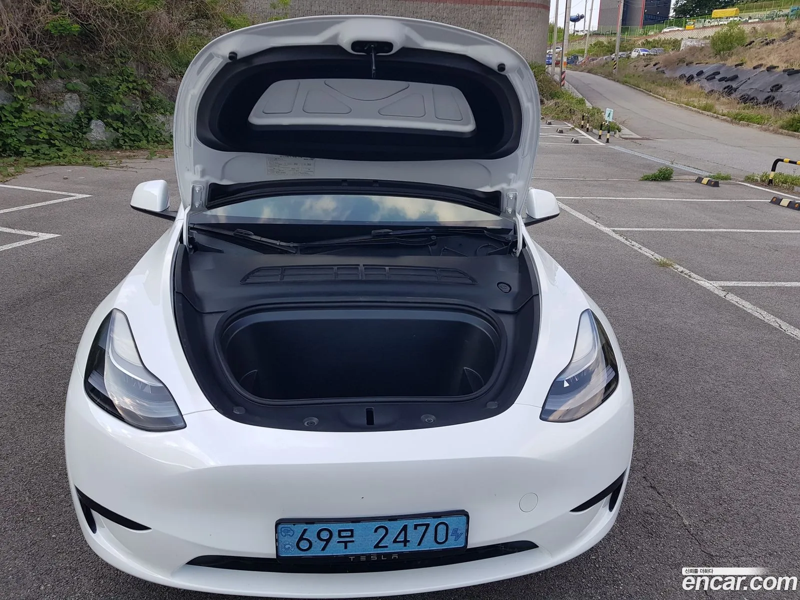 Tesla Model Y 2025 — 17