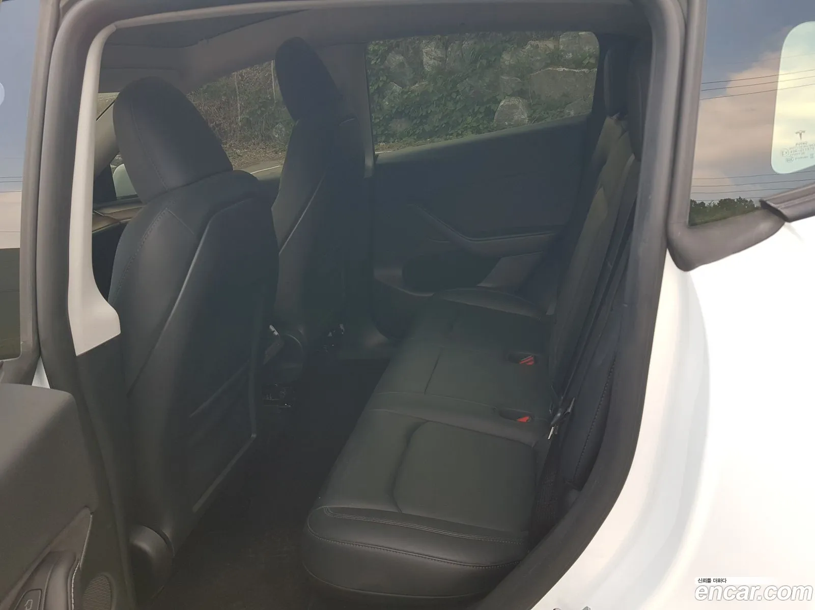 Tesla Model Y 2025 — 16