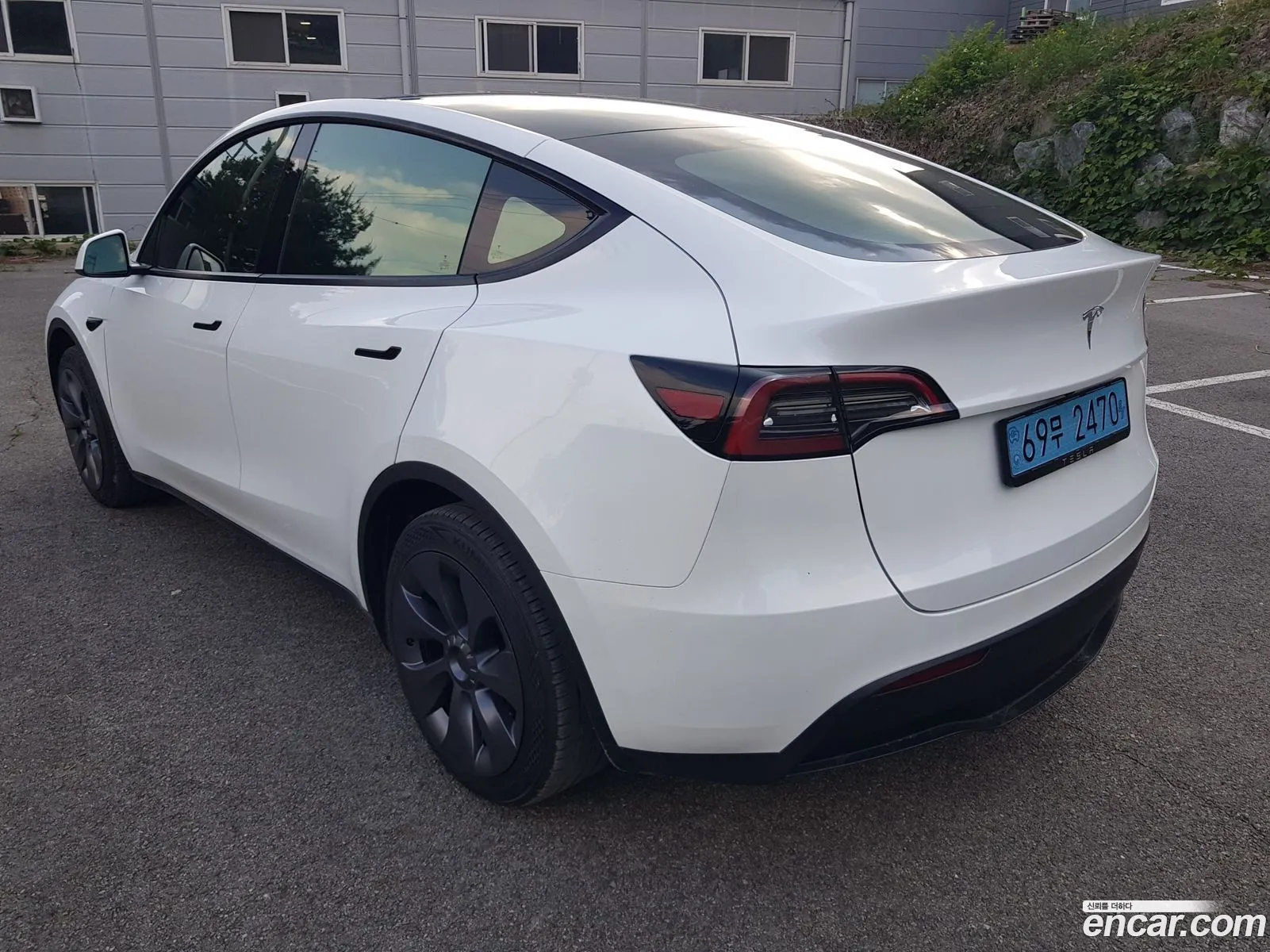 Tesla Model Y 2025 — 9