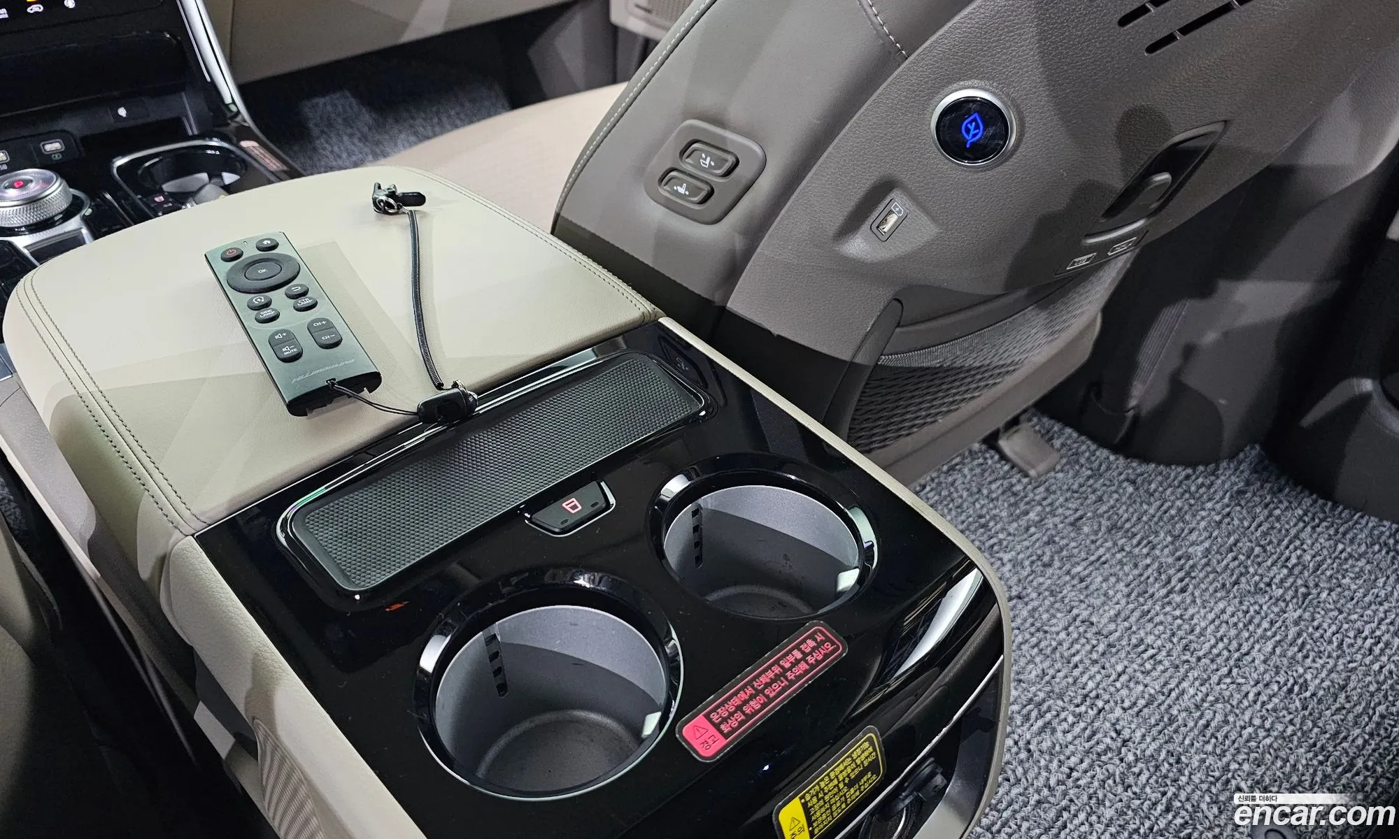 Kia Carnival 2023 KNANE81BBPS296361 — 9