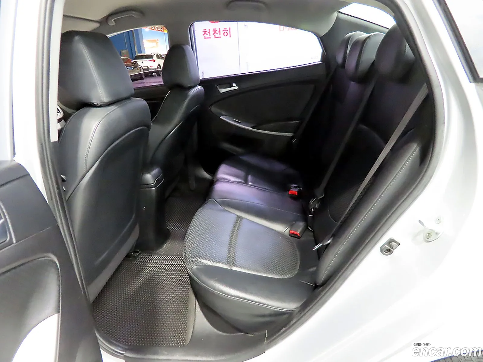 Hyundai Accent 2015 — 19