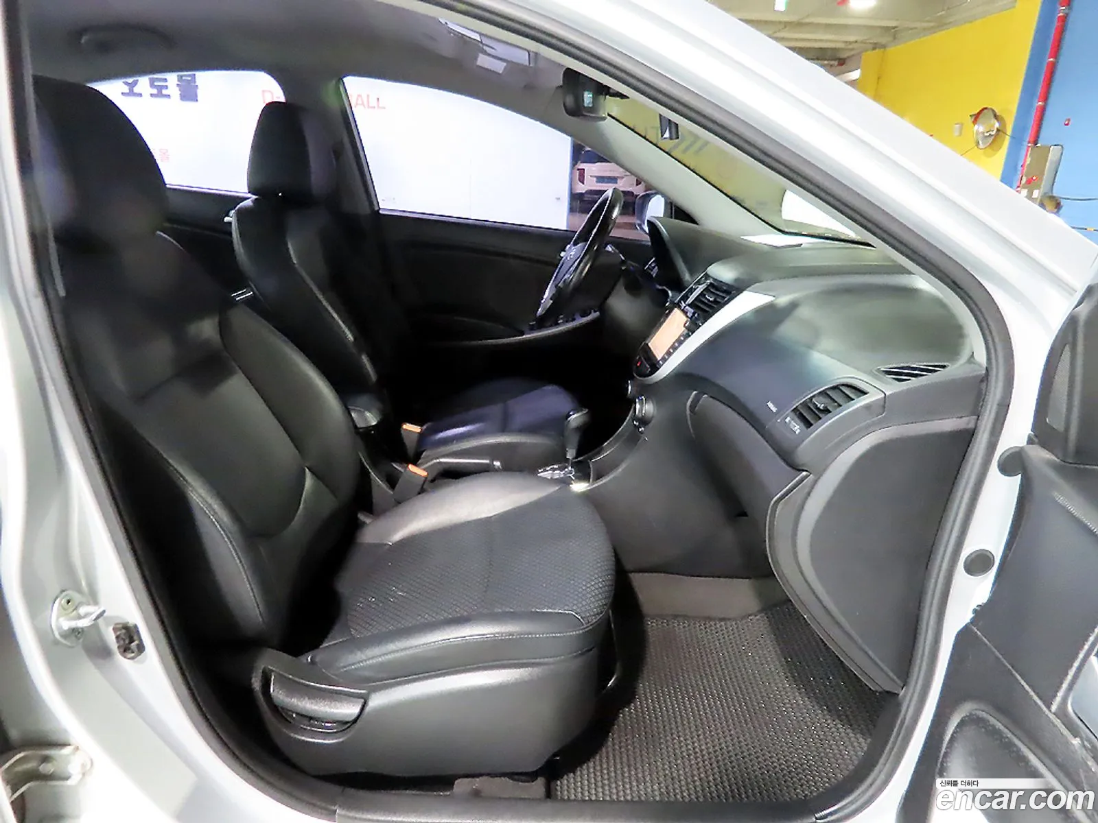 Hyundai Accent 2015 — 10