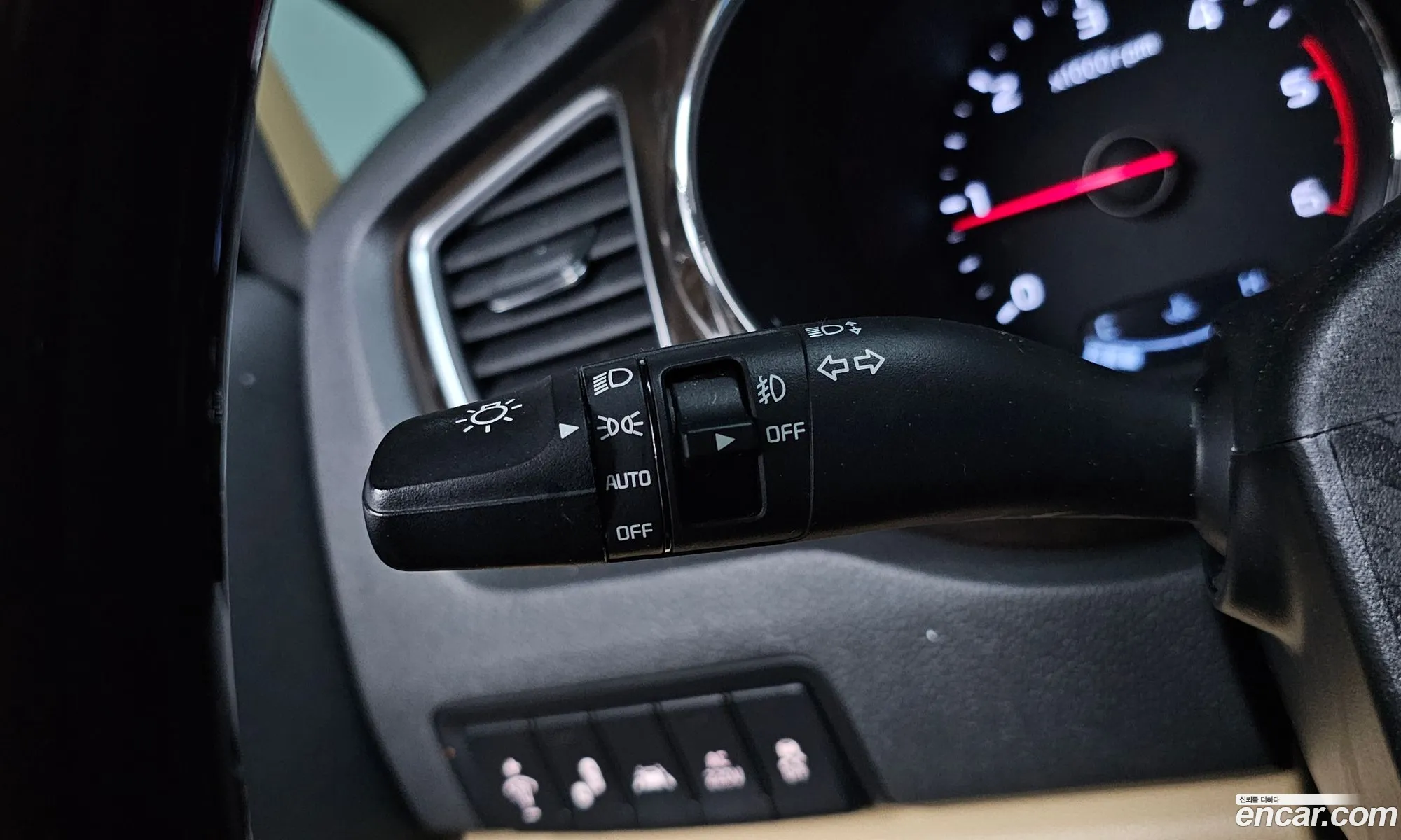 Kia Carnival 2018 KNAME81ABKS522848 — 12