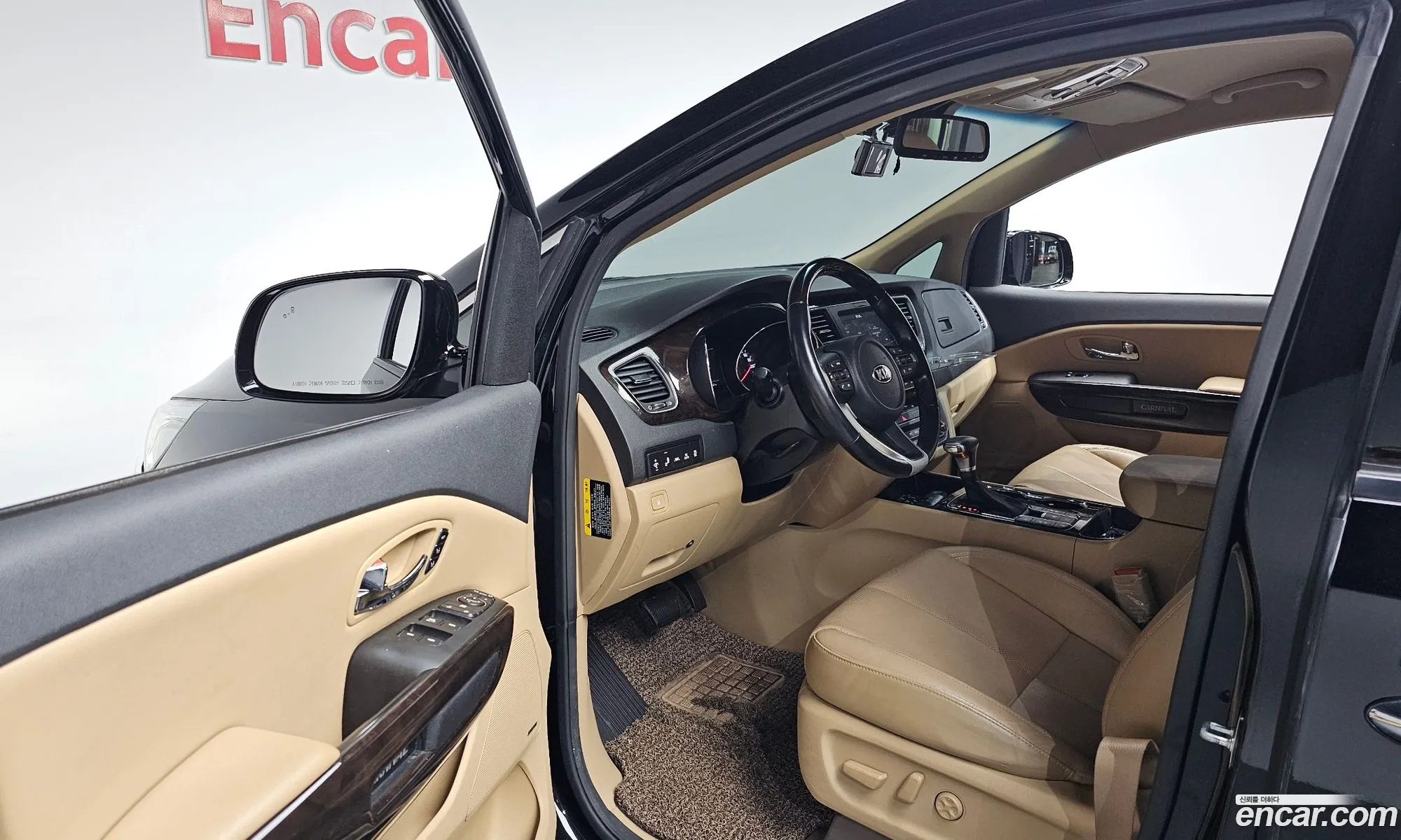 Kia Carnival 2018 KNAME81ABKS522848 — 17
