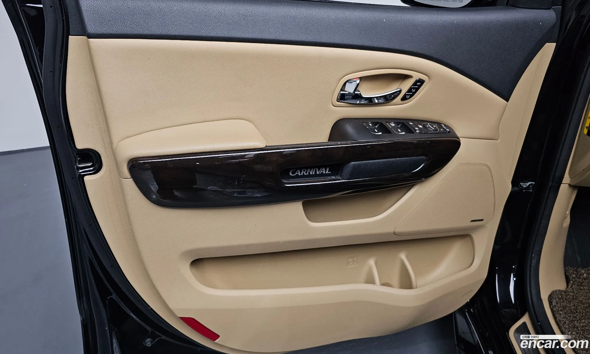 Kia Carnival 2018 KNAME81ABKS522848 — 14