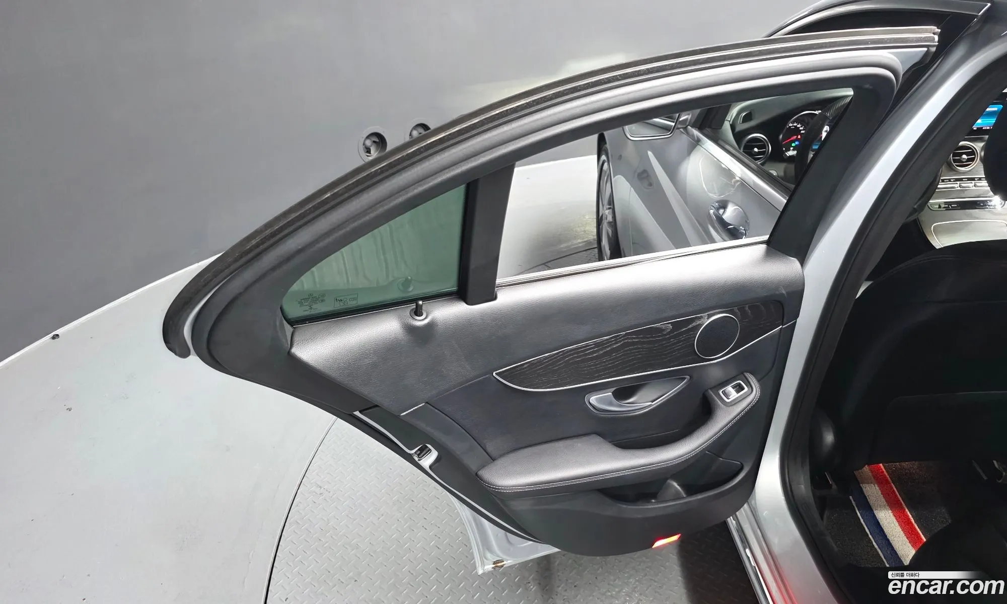 Mercedes-Benz C-Class W205 2019 — 19