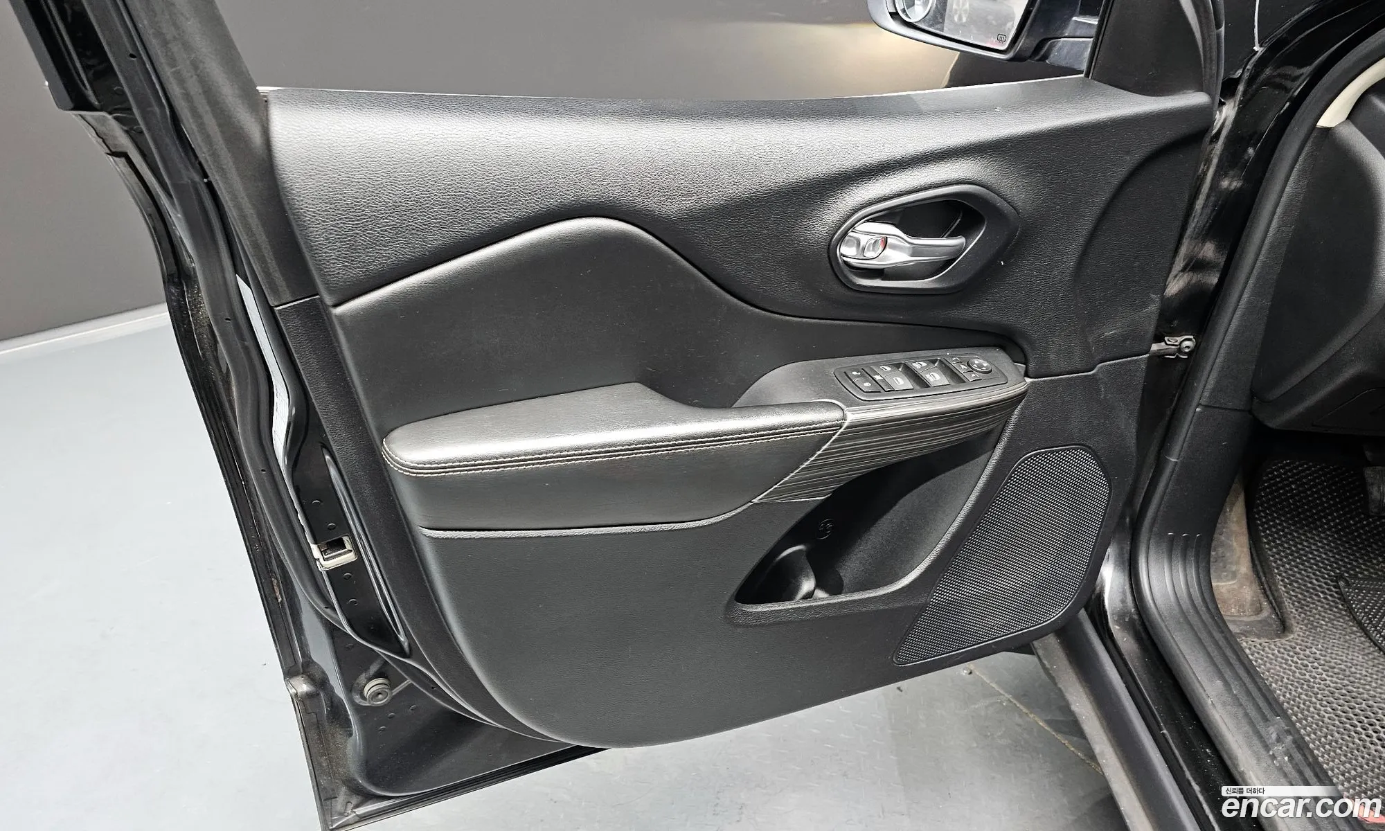 Jeep Cherokee 2017 1C4PJMCB7HW555665 — 18