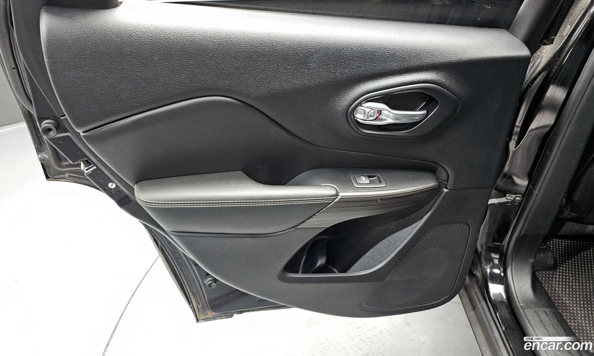 Jeep Cherokee 2017 1C4PJMCB7HW555665 — 9