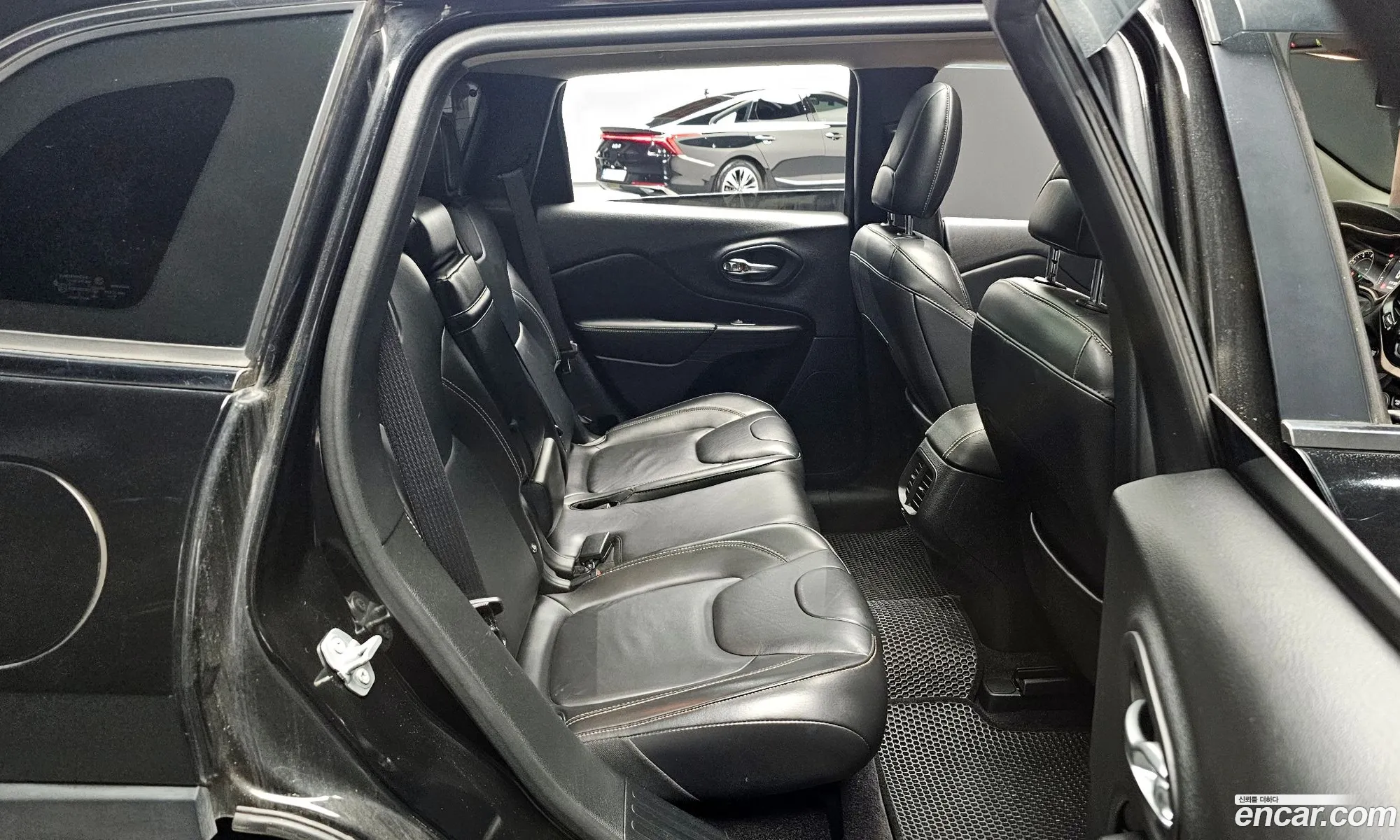 Jeep Cherokee 2017 1C4PJMCB7HW555665 — 4
