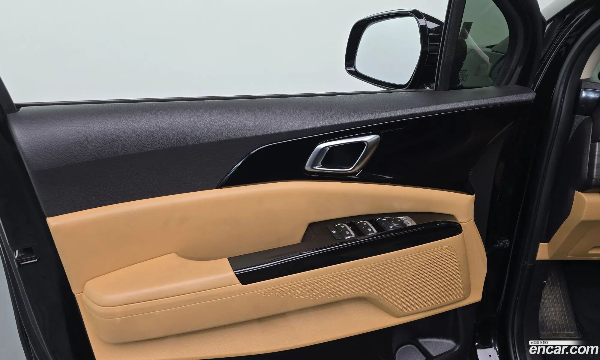 Kia Carnival 2023 KNANC81BBPS317173 — 4