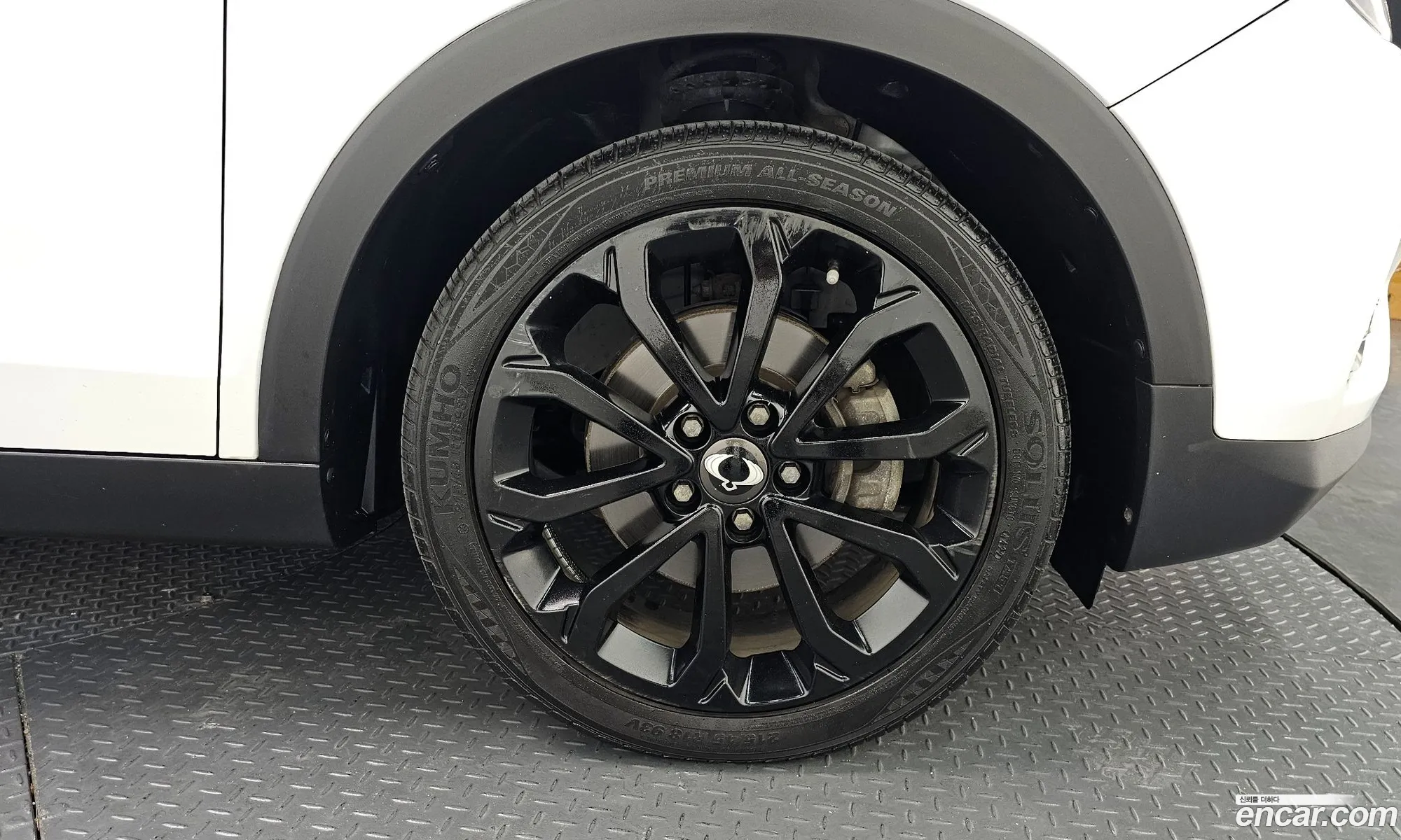 KG Mobility (SsangYong) Tivoli Armour 2018 — 3