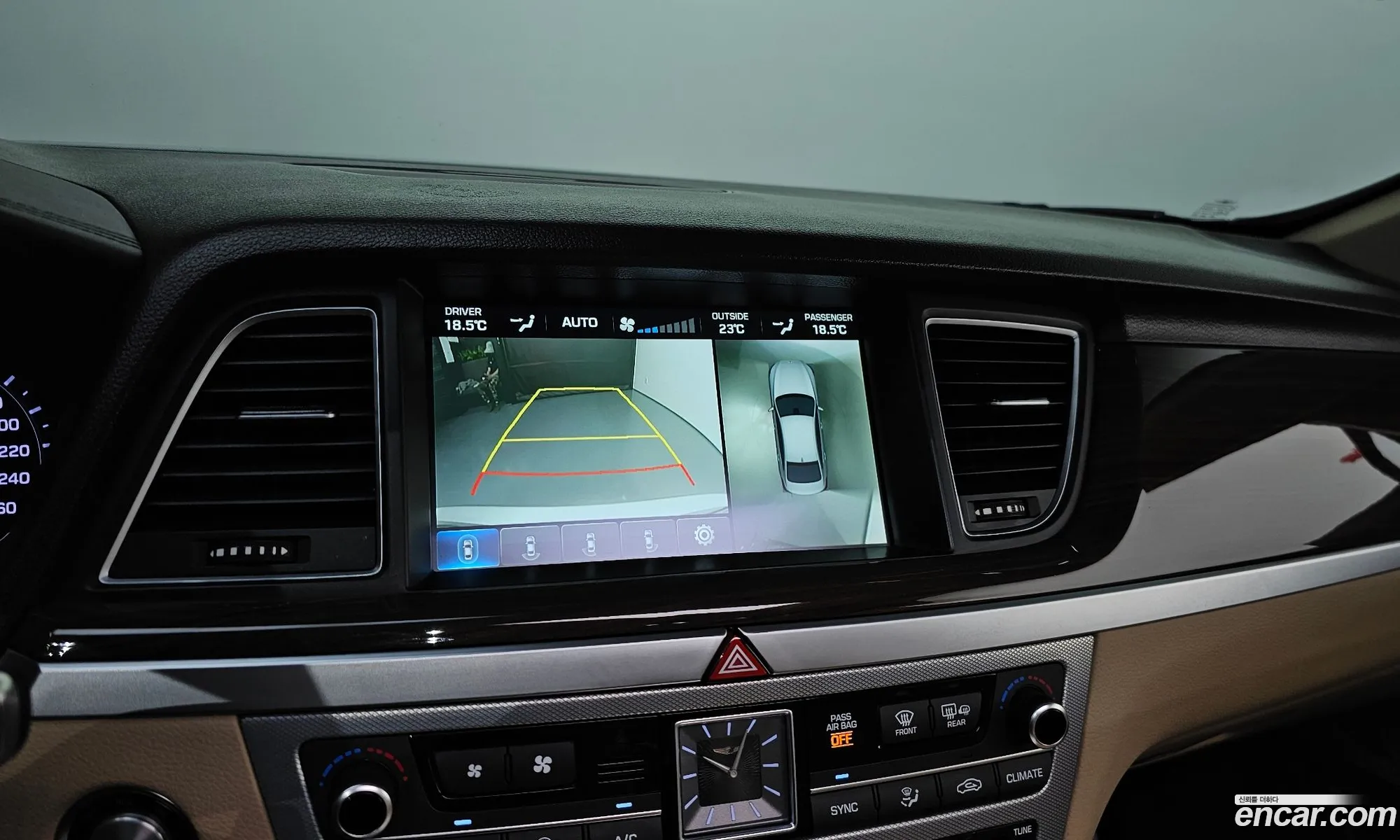 Genesis G80 2017 KMHGM41DBHU215008 — 10