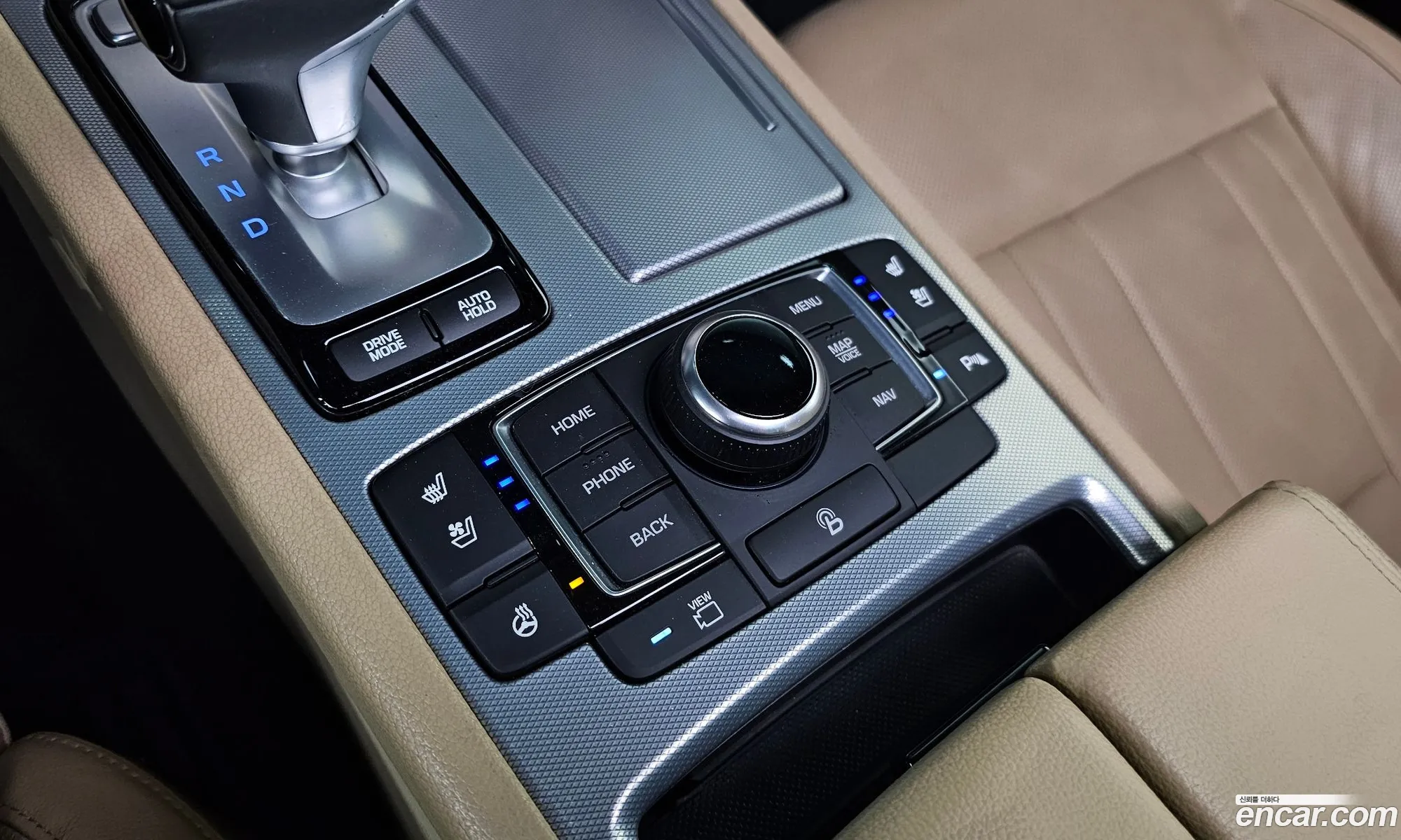 Genesis G80 2017 KMHGM41DBHU215008 — 9