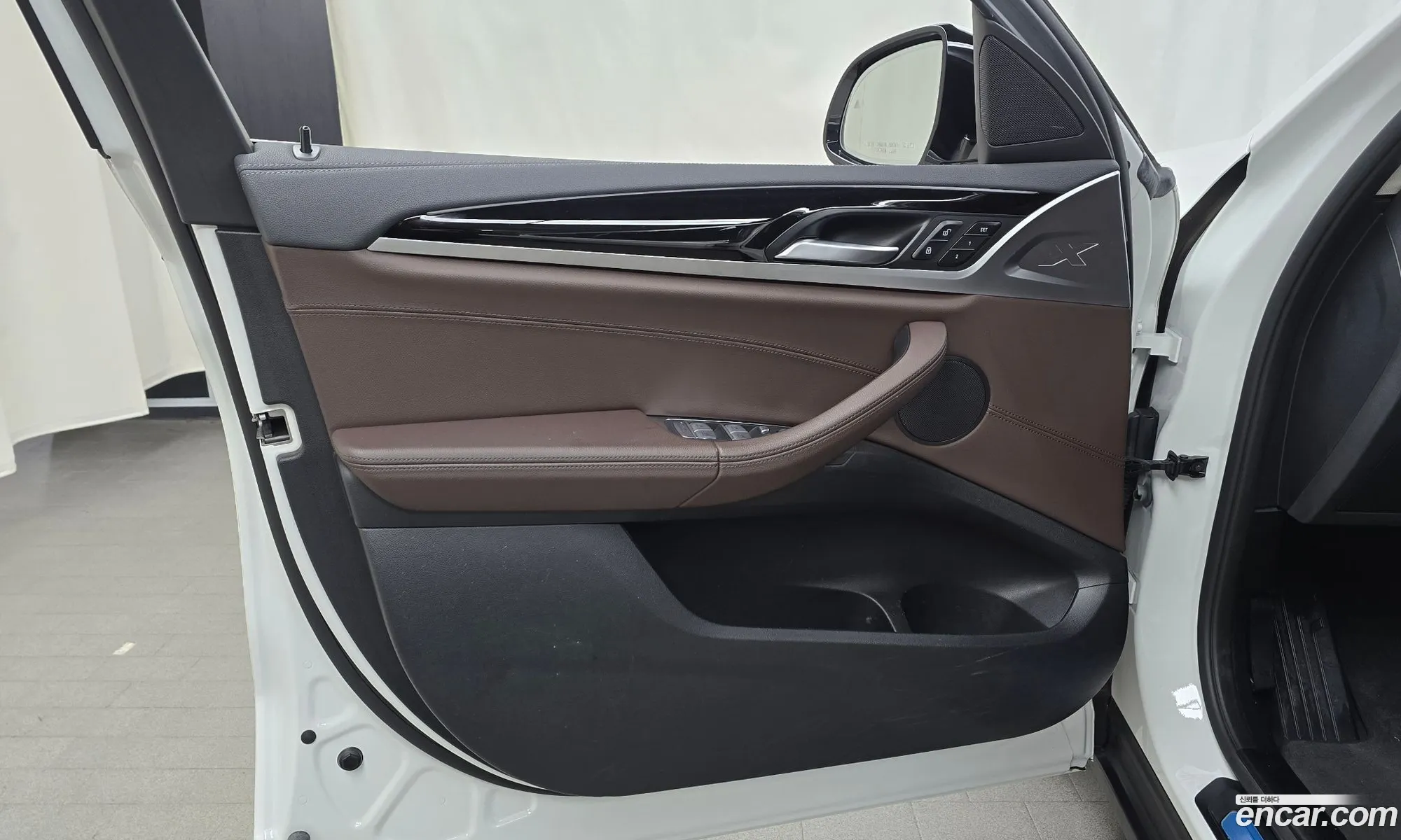 BMW X4 2021 WBAVJ9108M9F99043 — 21