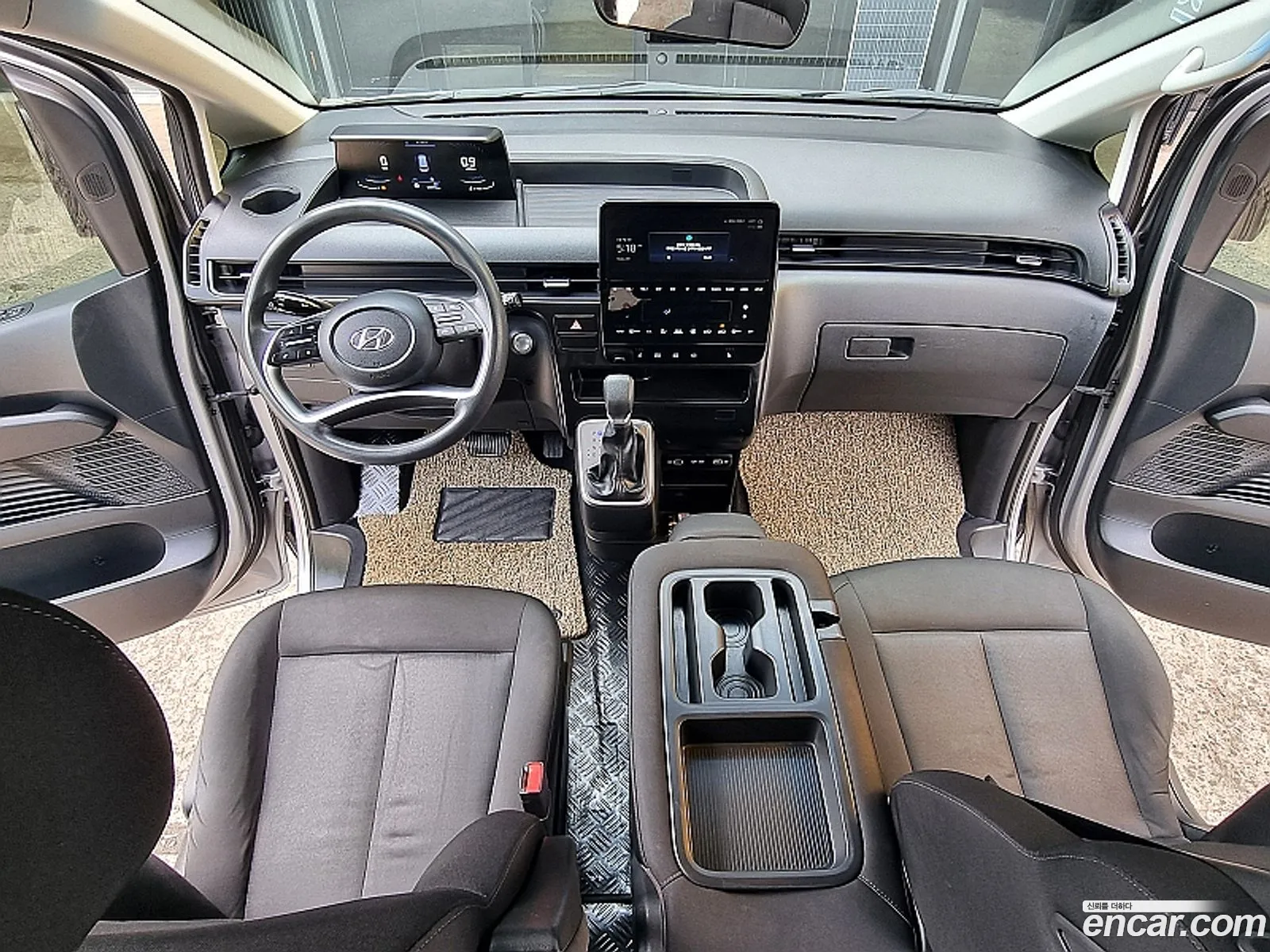 Hyundai Staria 2023 — 13