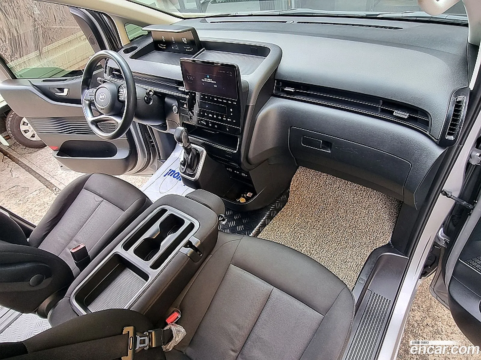 Hyundai Staria 2023 — 16