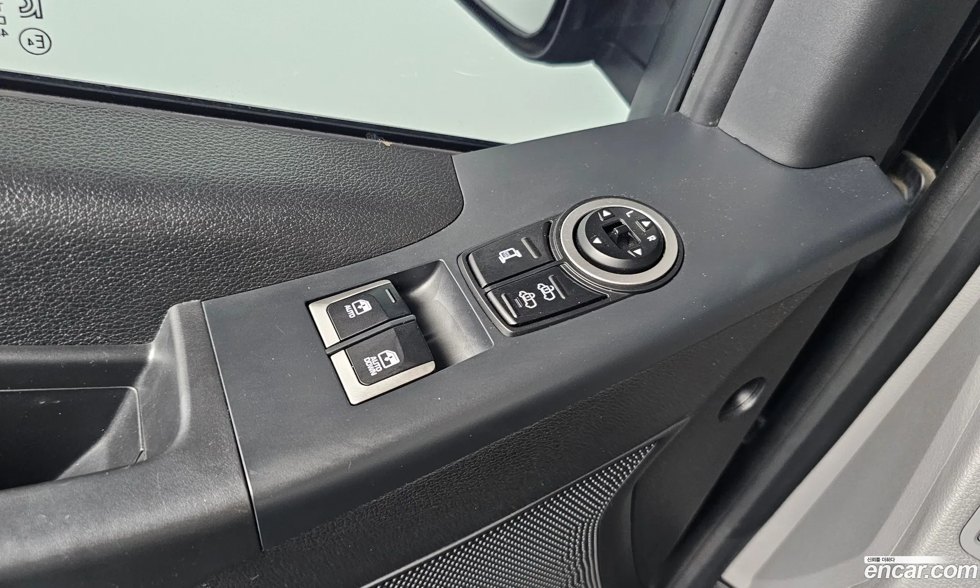 Hyundai Solati 2019 KMJUG17RPLC002856 — 13
