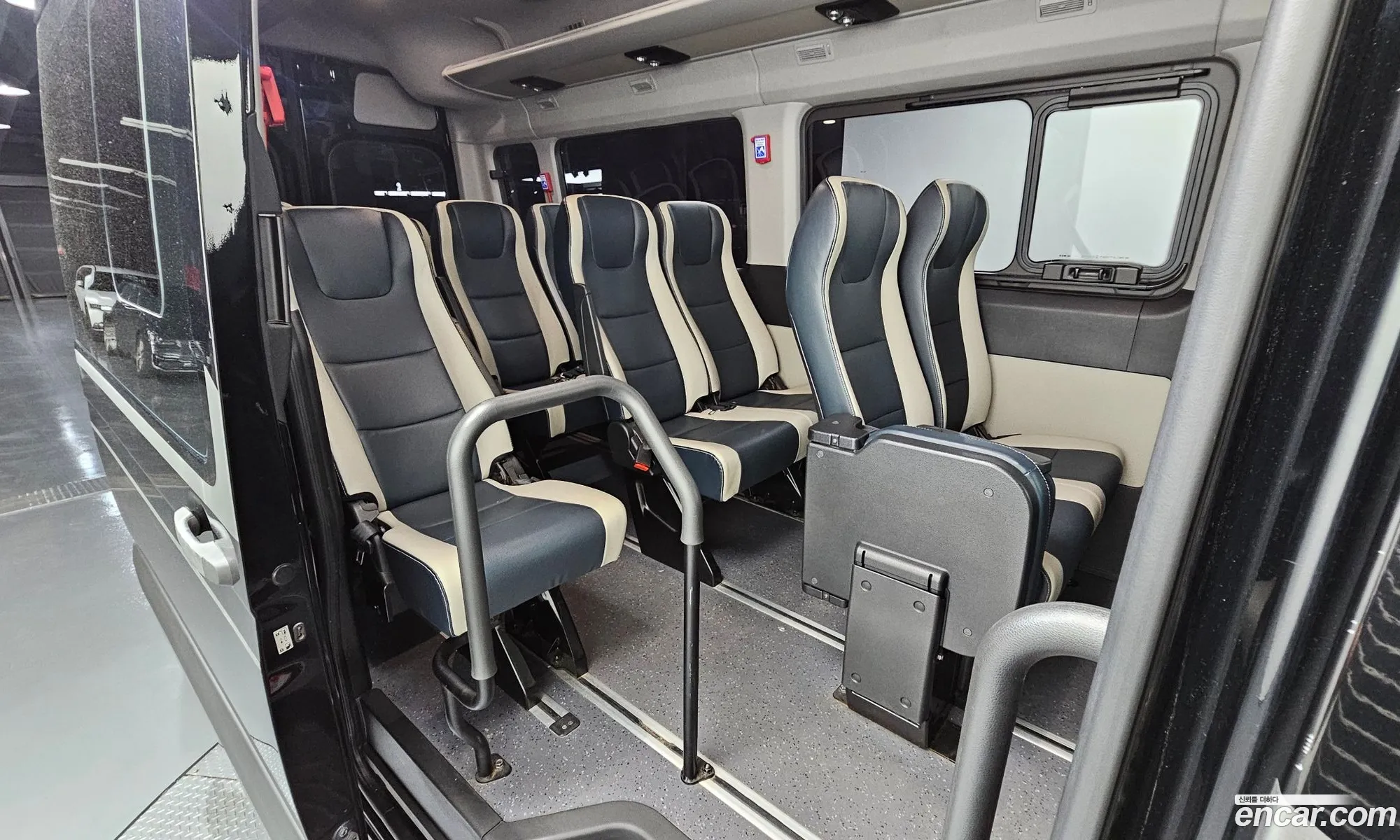Hyundai Solati 2019 KMJUG17RPLC002856 — 17