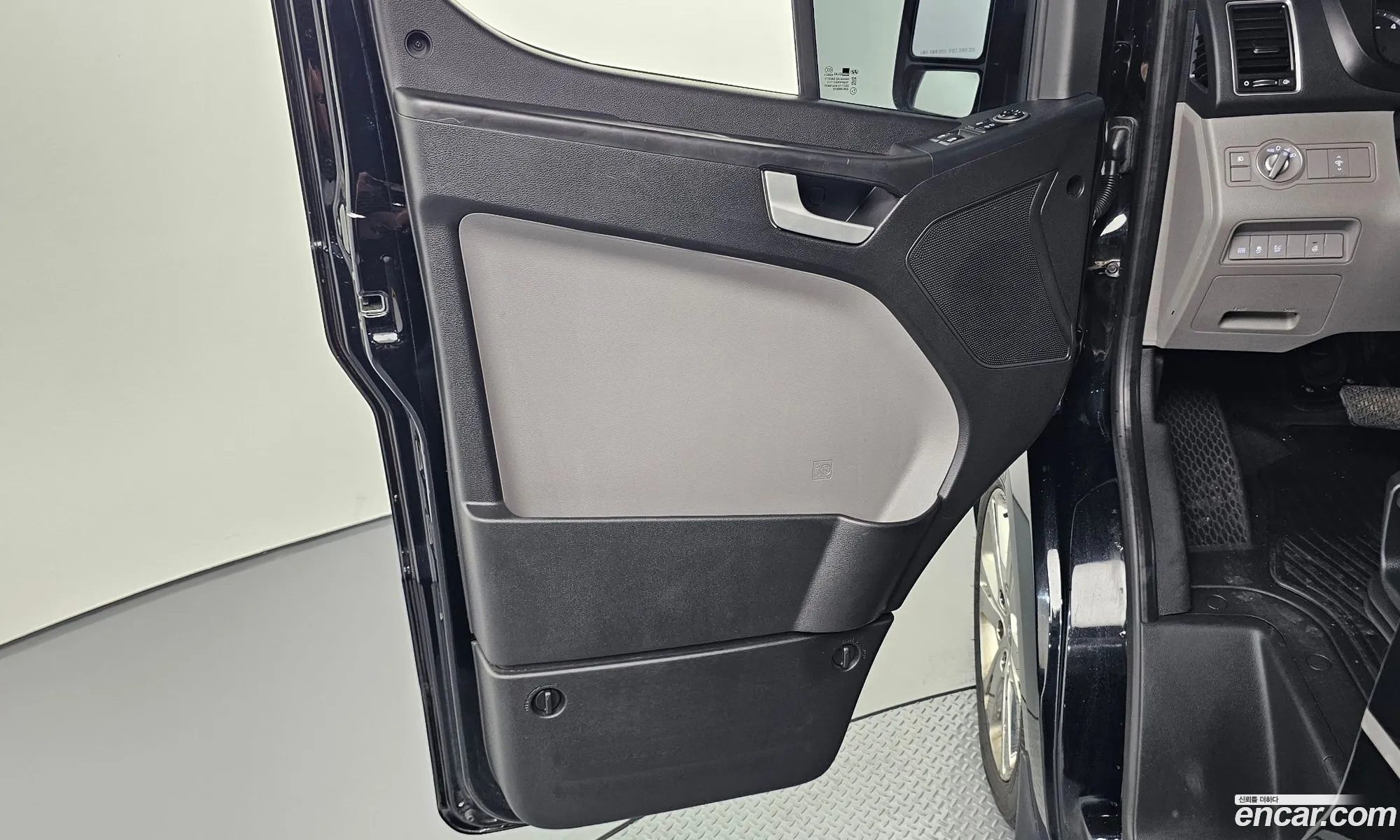Hyundai Solati 2019 KMJUG17RPLC002856 — 20