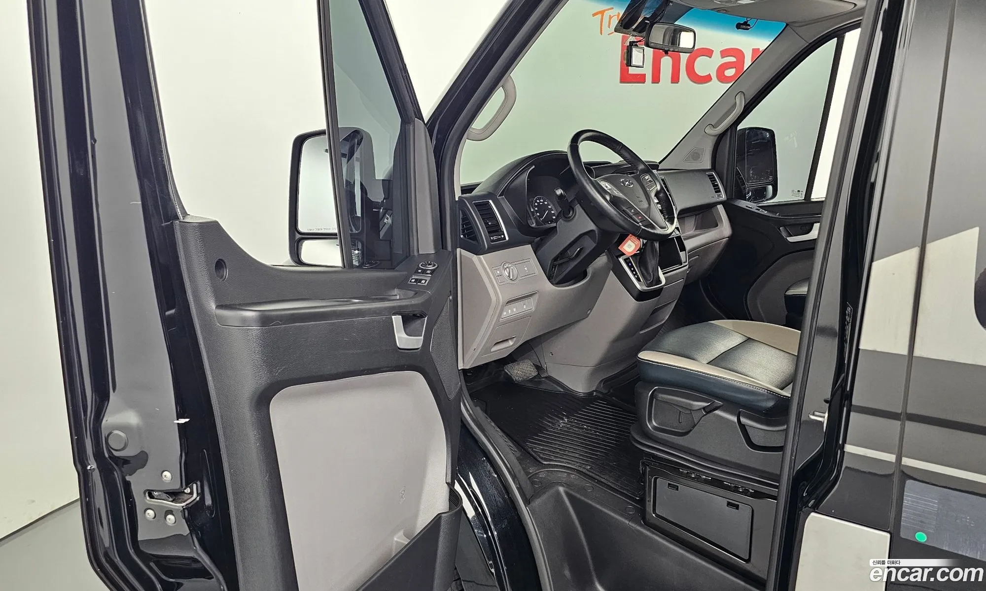 Hyundai Solati 2019 KMJUG17RPLC002856 — 12