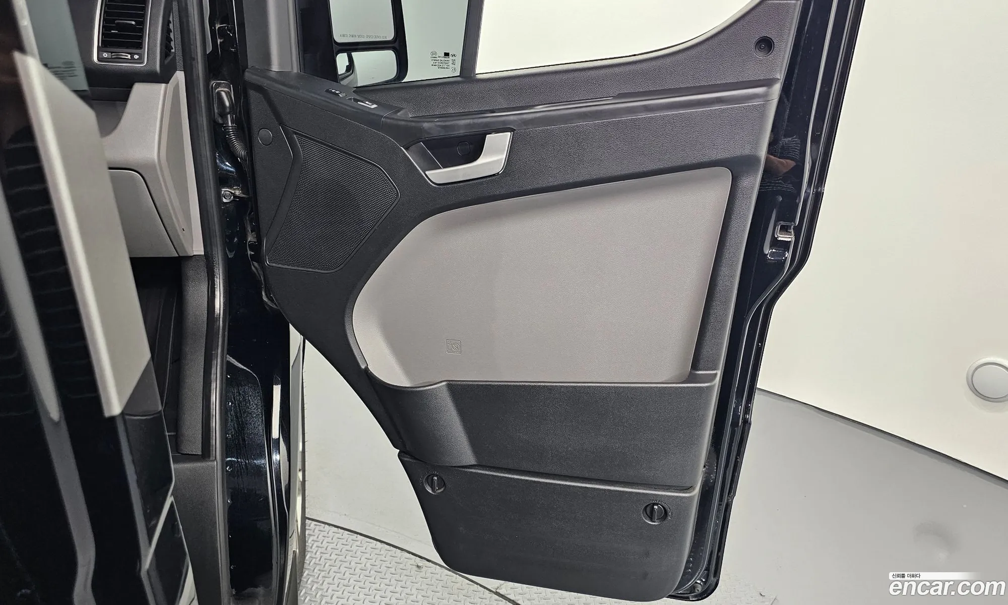 Hyundai Solati 2019 KMJUG17RPLC002856 — 27