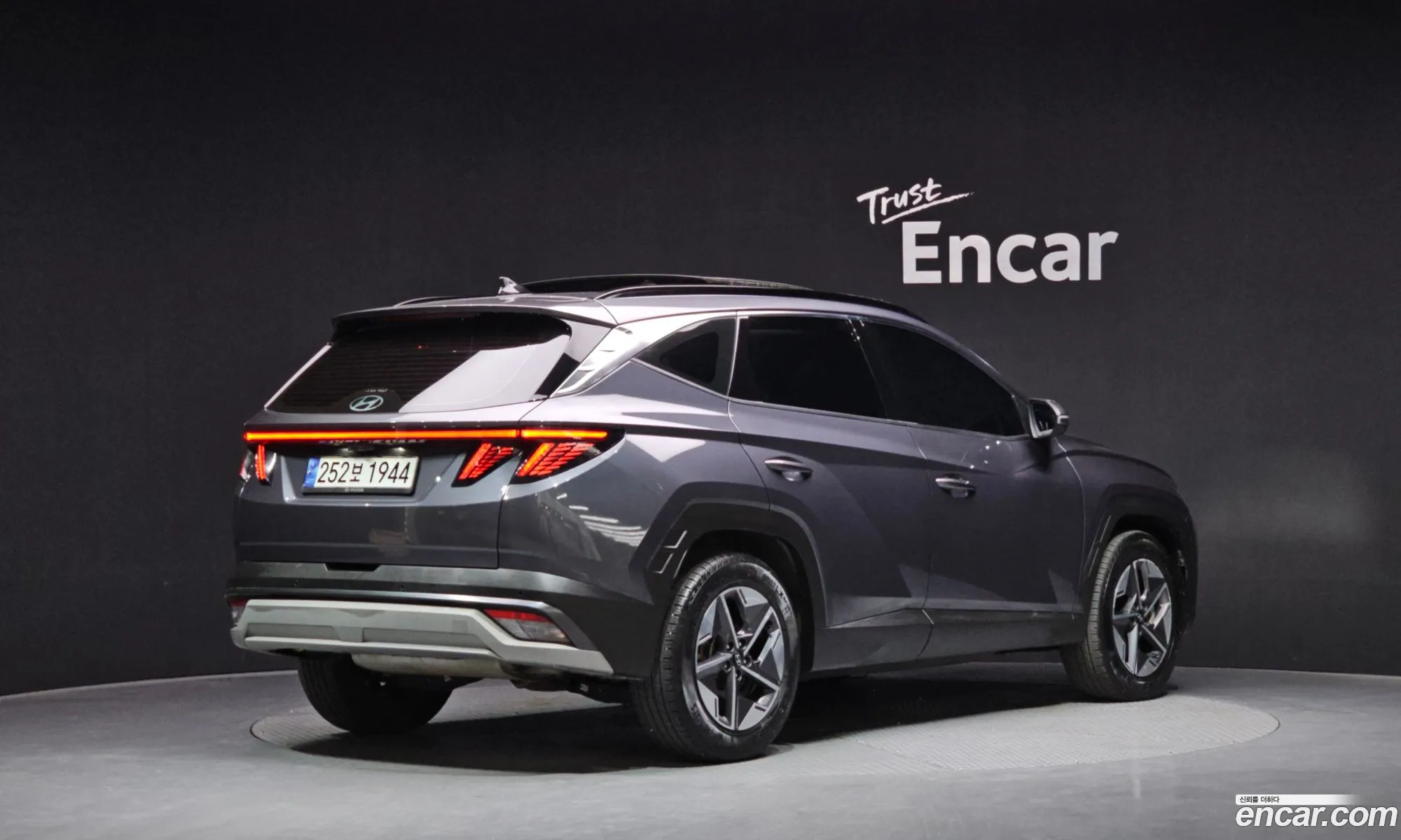 Hyundai Tucson Hybrid 2024 — 37